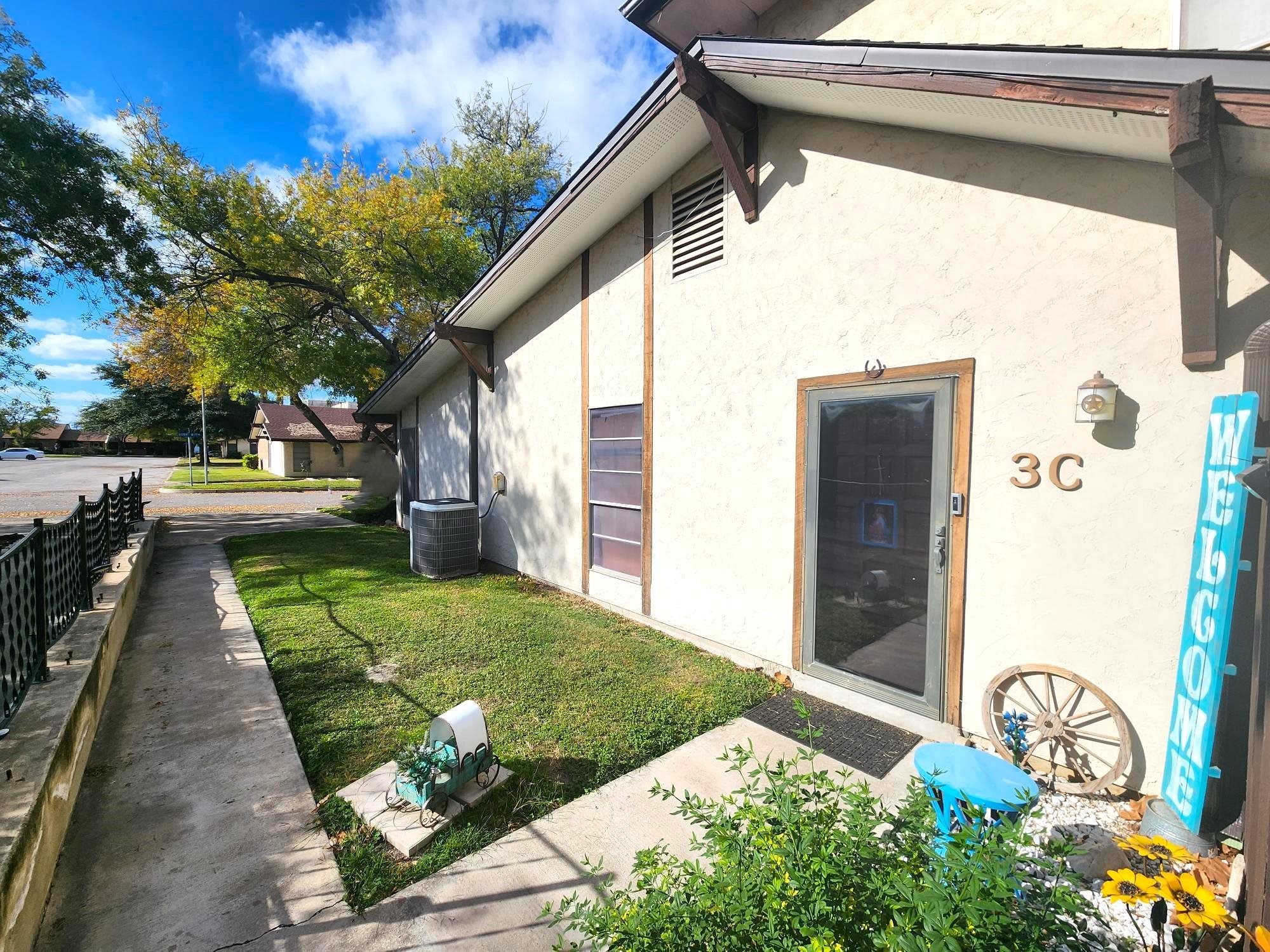 Details for 100 Royal Way #3c, Del Rio, TX 78840