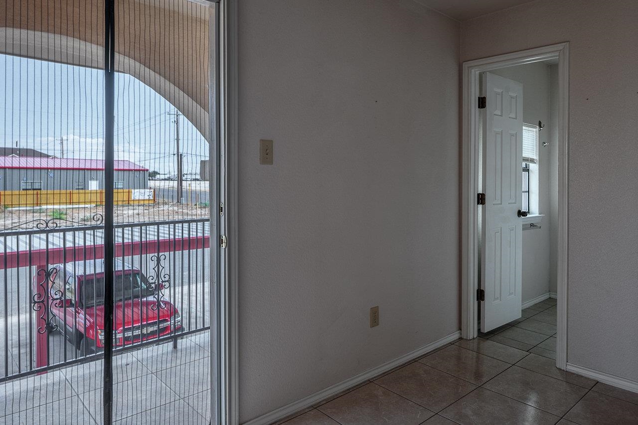 Image 14 of 15 For 100 Ramon Cardenas Unit C
