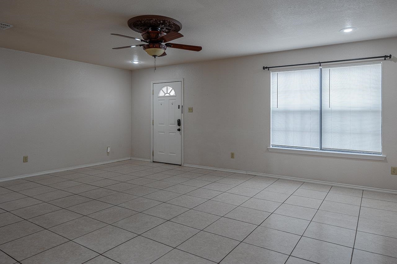 Image 3 of 15 For 100 Ramon Cardenas Unit C