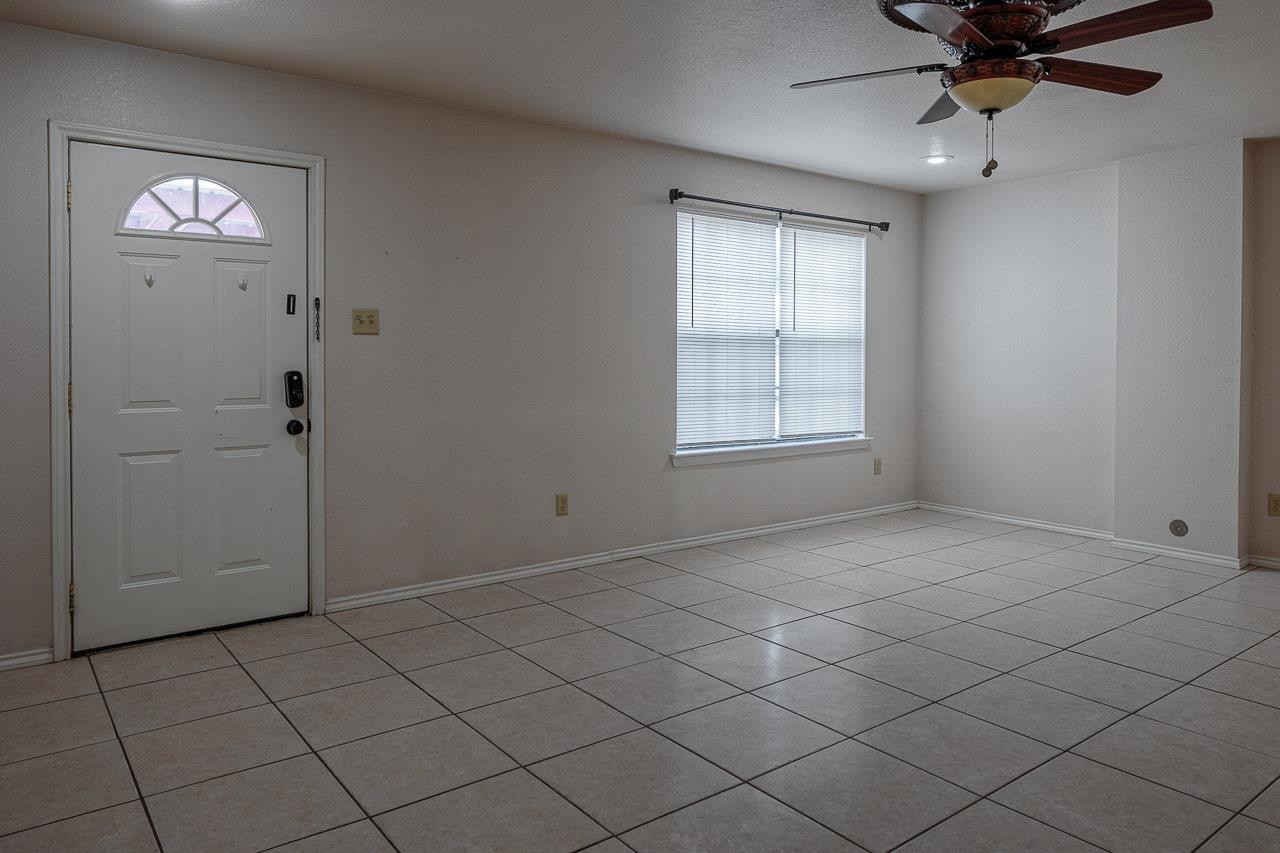 Image 4 of 15 For 100 Ramon Cardenas Unit C