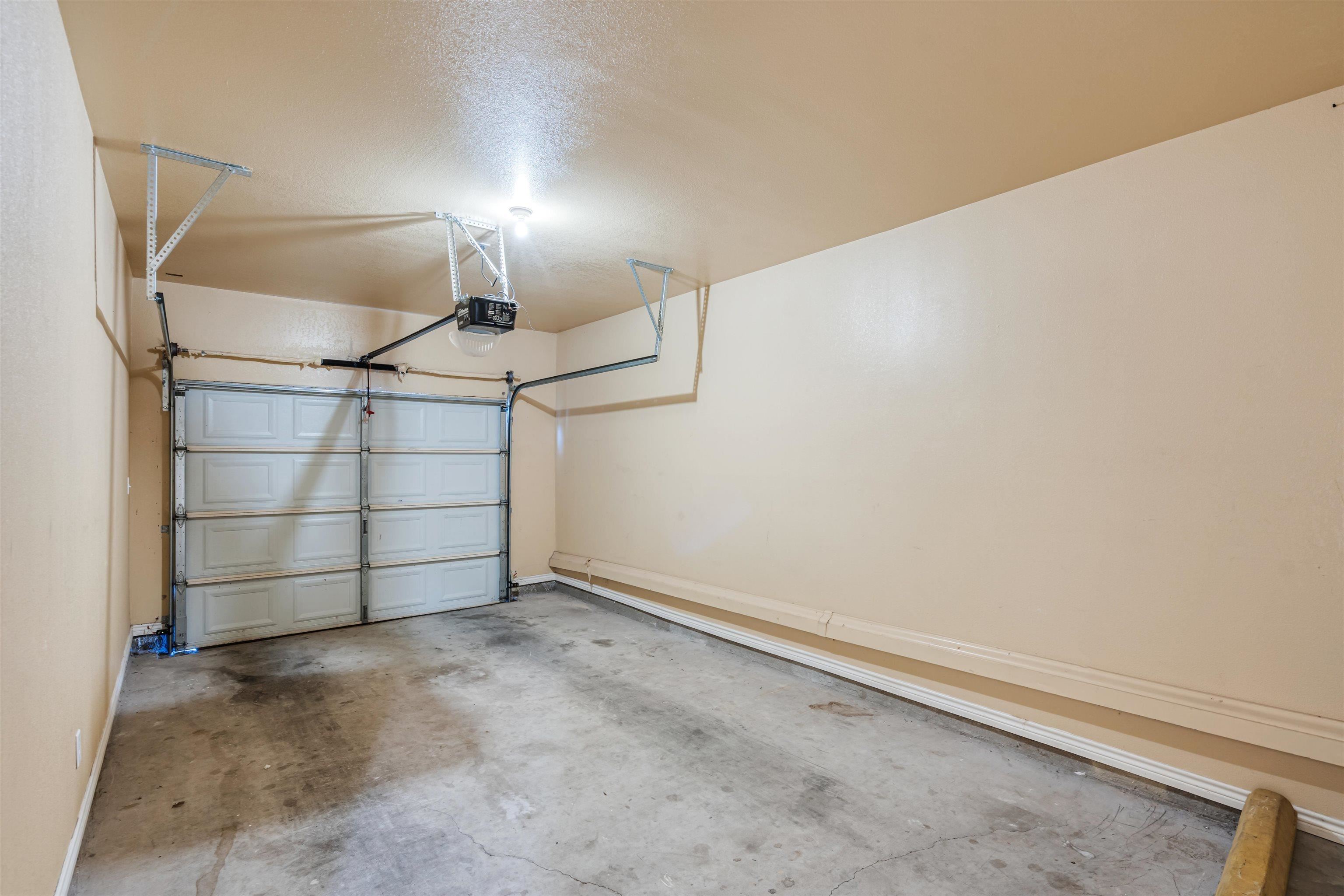 Image 12 of 20 For 316 Ama Caro Dr Unit B