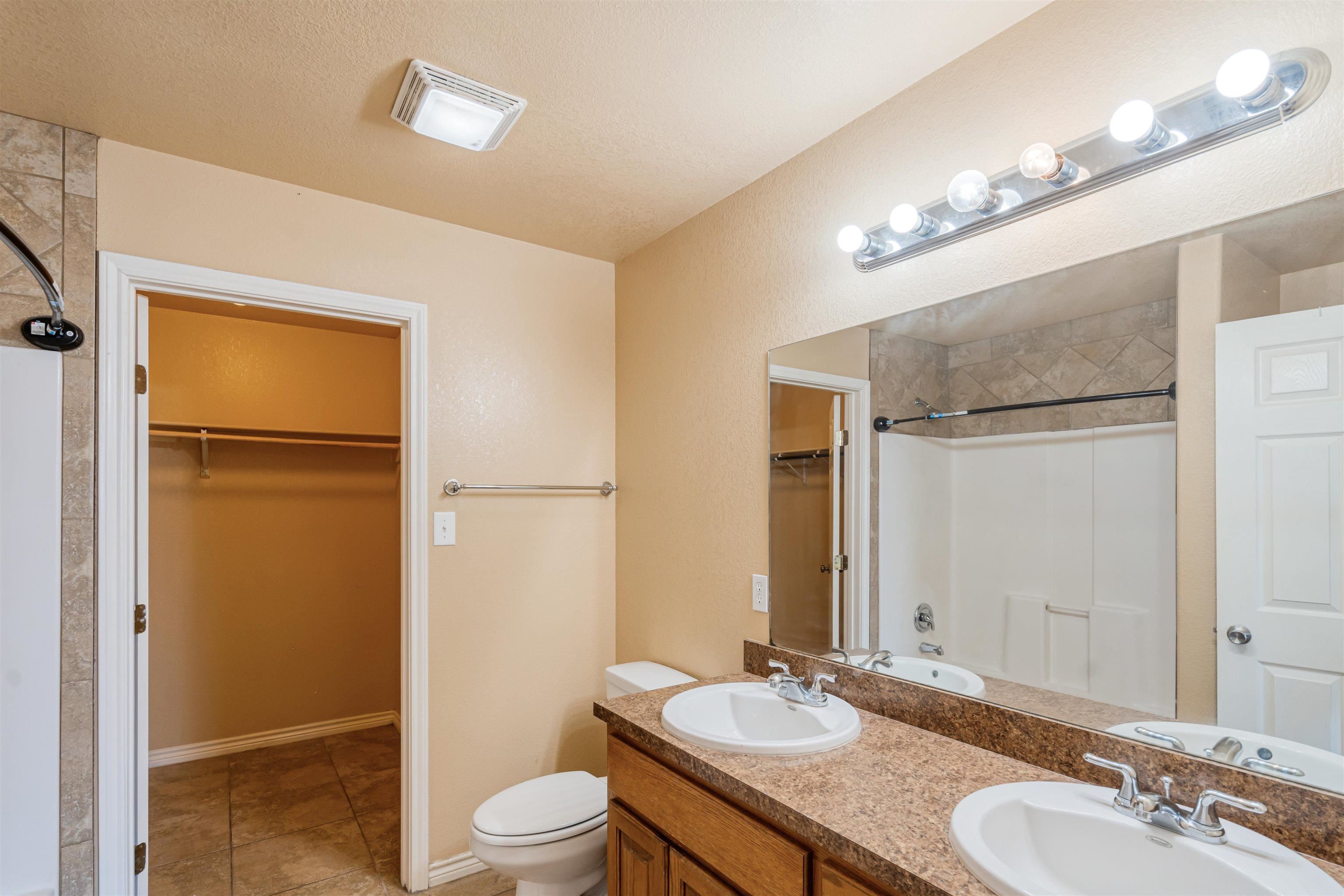 Image 18 of 20 For 316 Ama Caro Dr Unit B