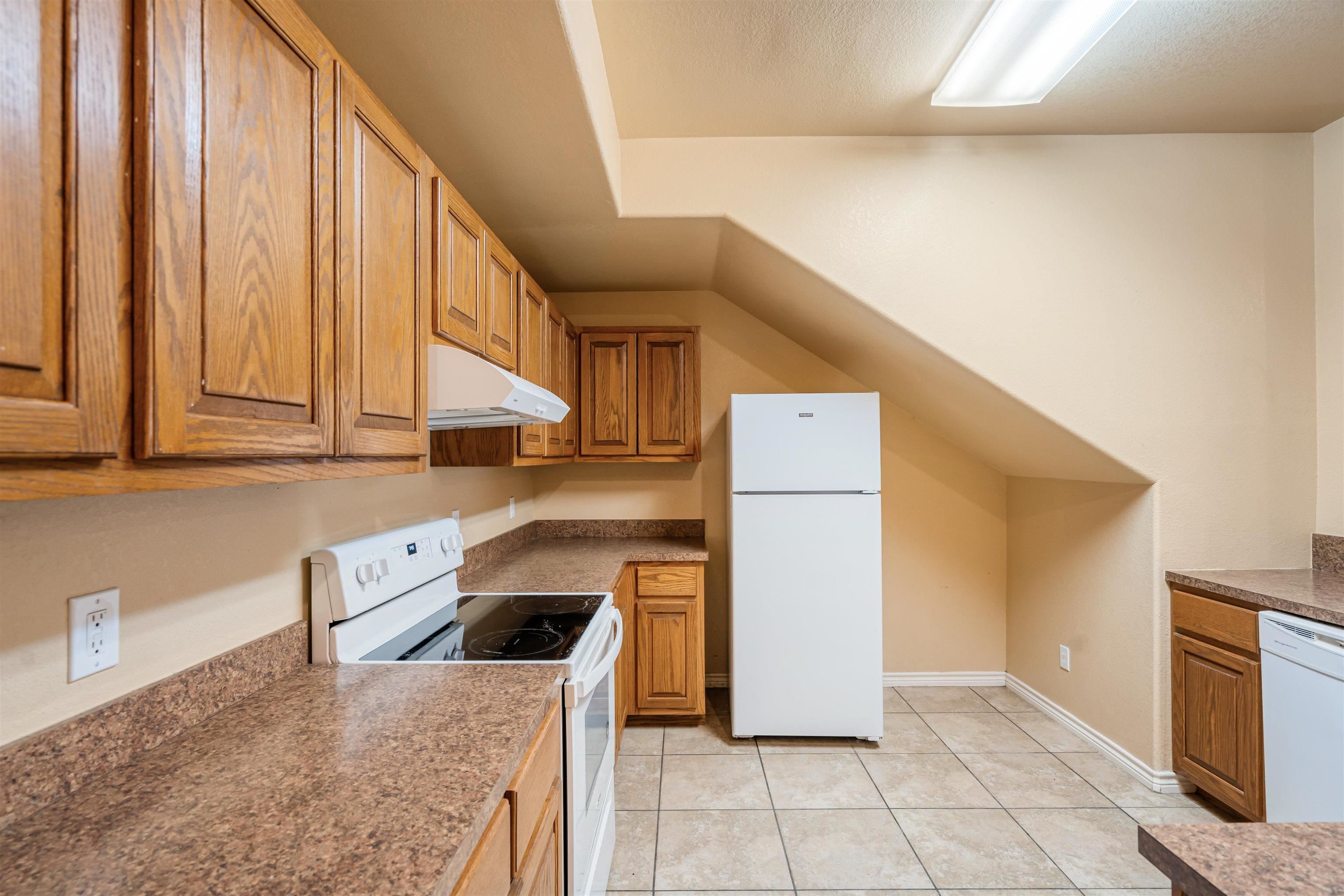 Image 3 of 20 For 316 Ama Caro Dr Unit B