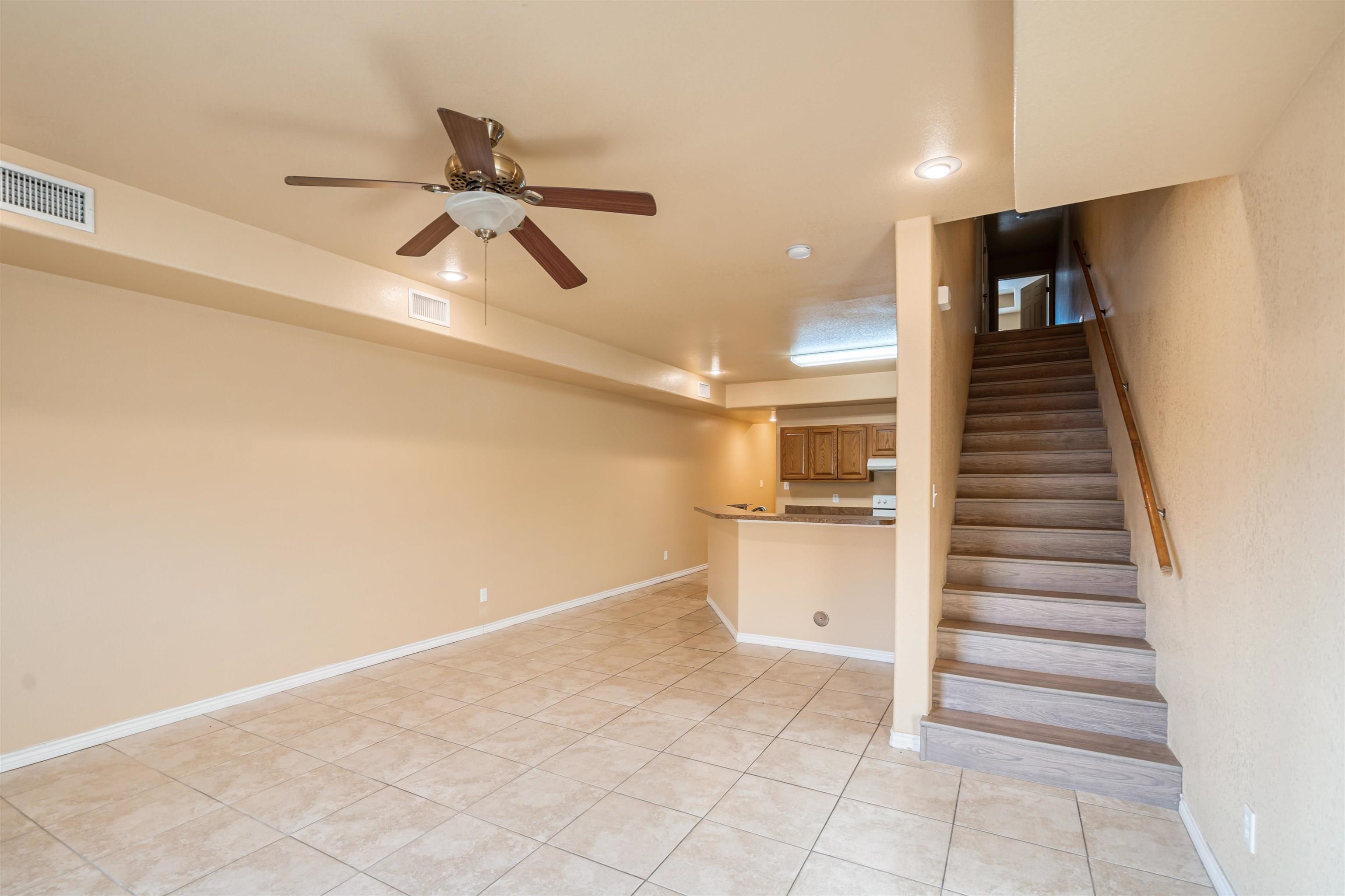 Image 7 of 20 For 316 Ama Caro Dr Unit B