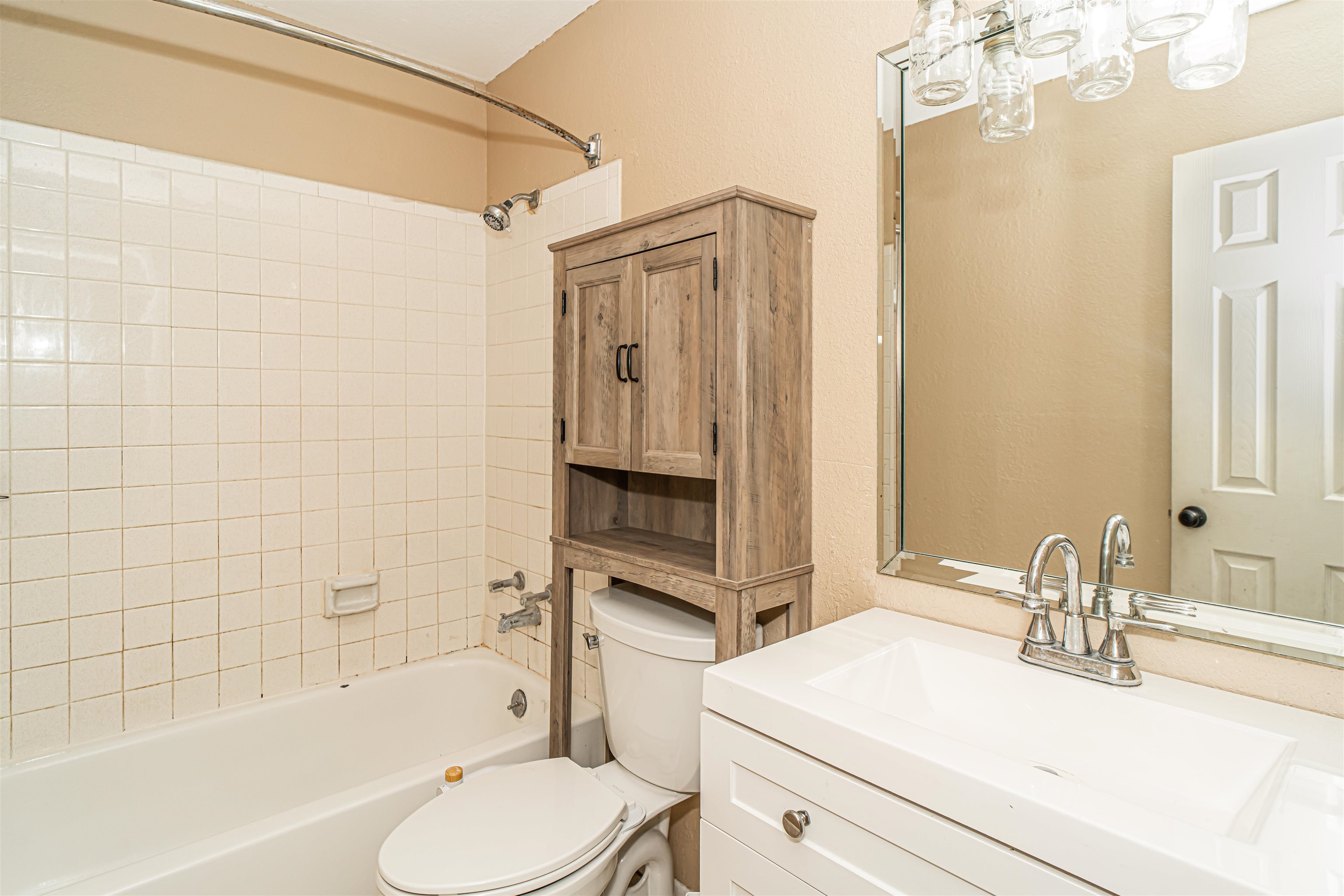 Image 11 of 21 For 908 Avenue Q