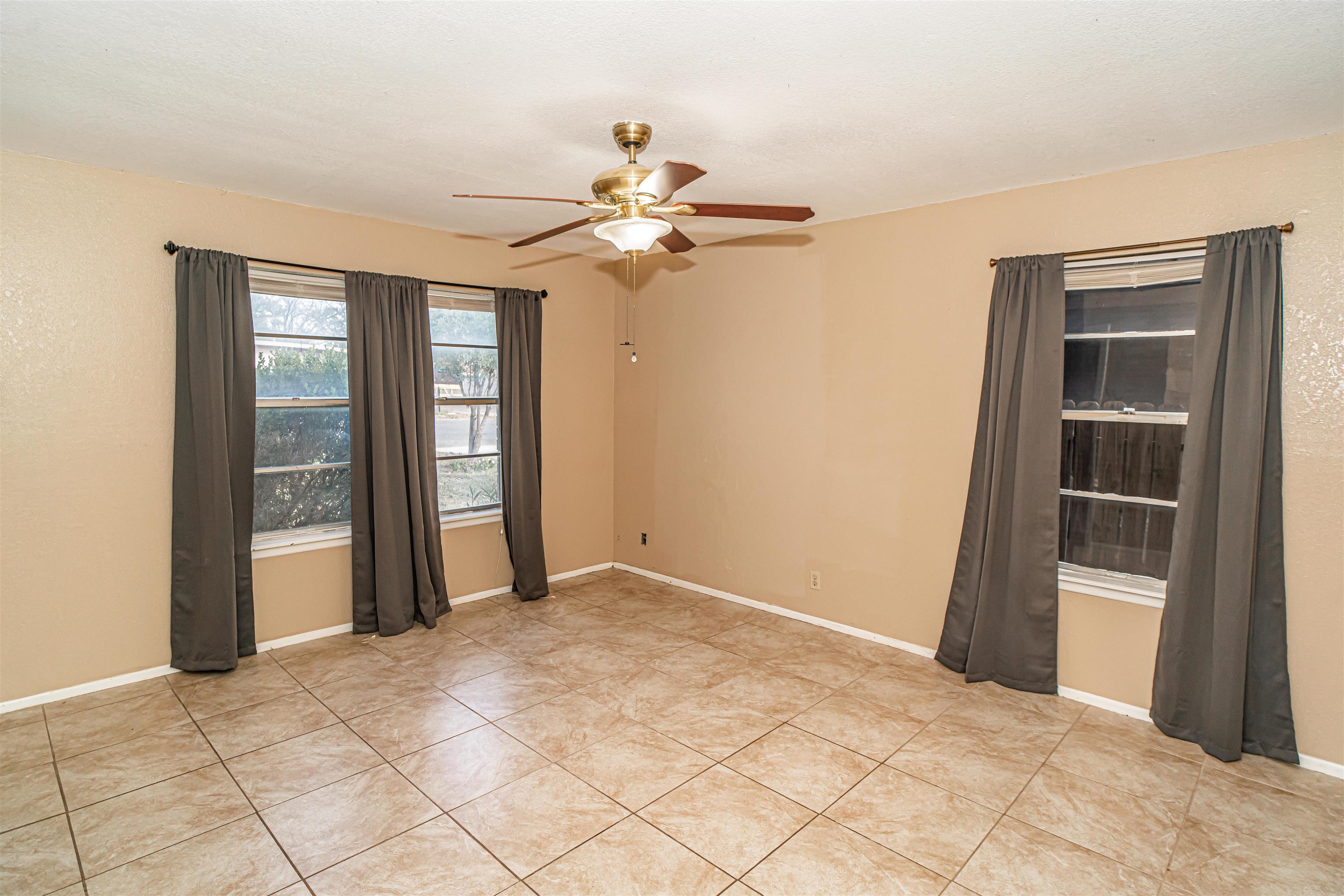 Image 16 of 21 For 908 Avenue Q