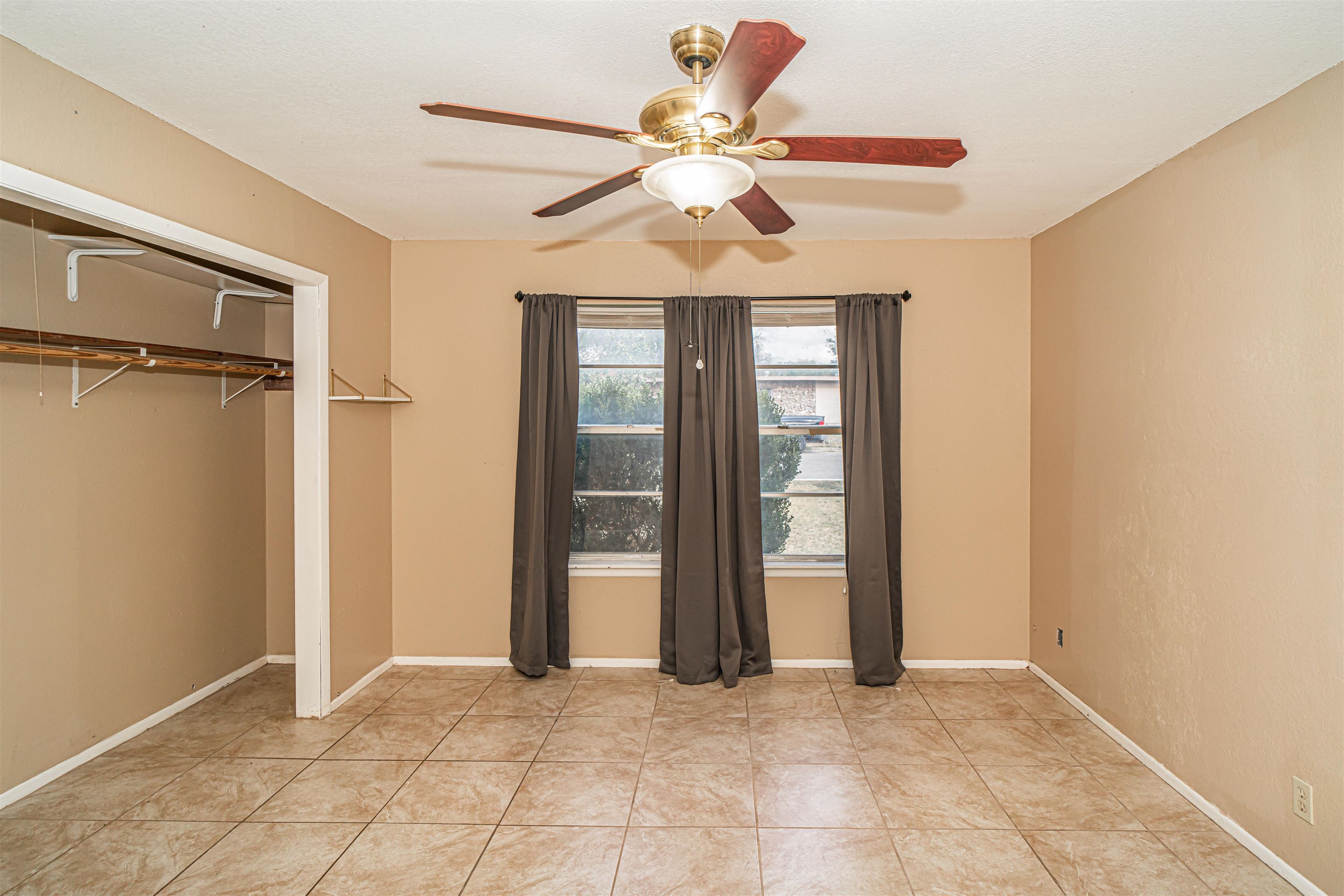 Image 18 of 21 For 908 Avenue Q
