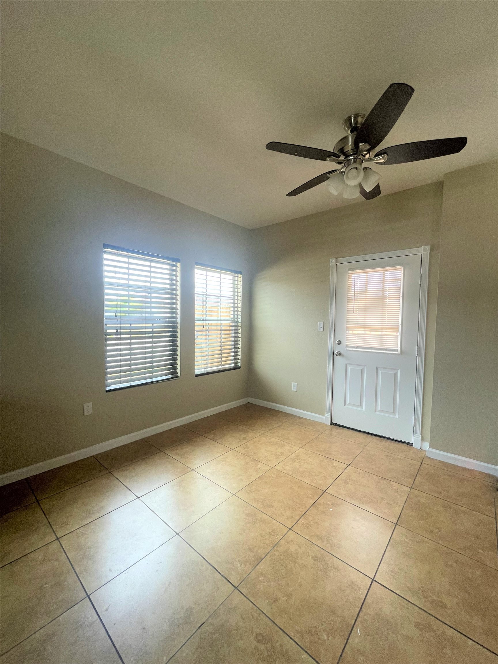 Image 4 of 11 For 1014 Tesoro  
