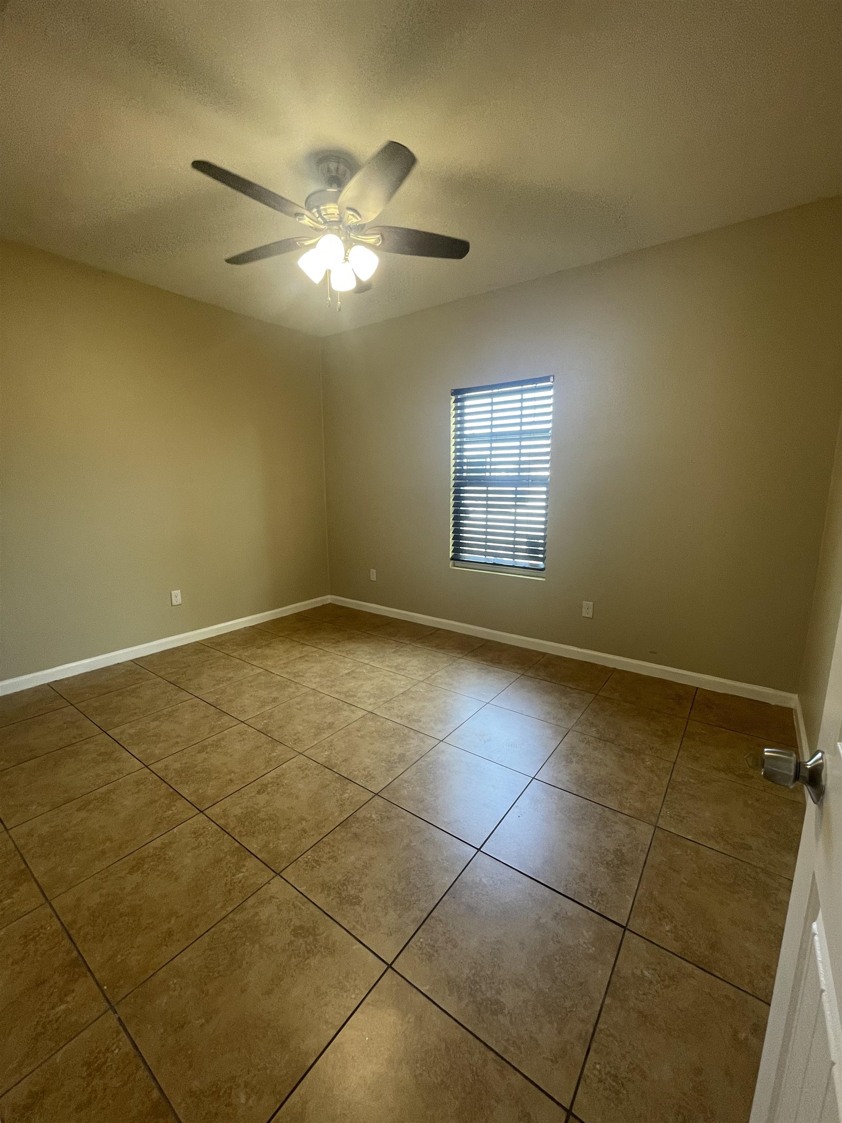 Image 7 of 11 For 1014 Tesoro  