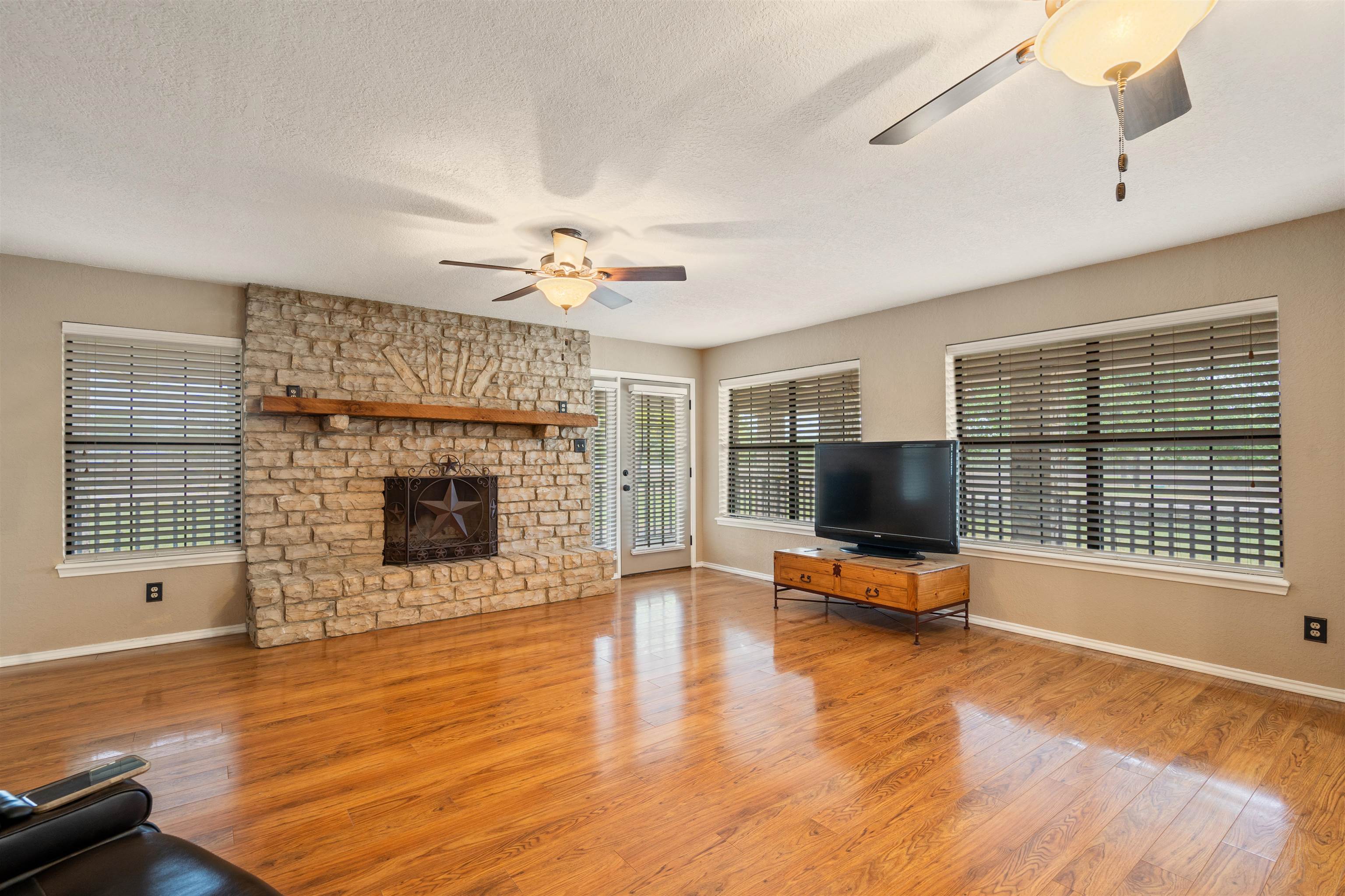 Image 10 of 48 For 1072 Packsaddle Circle