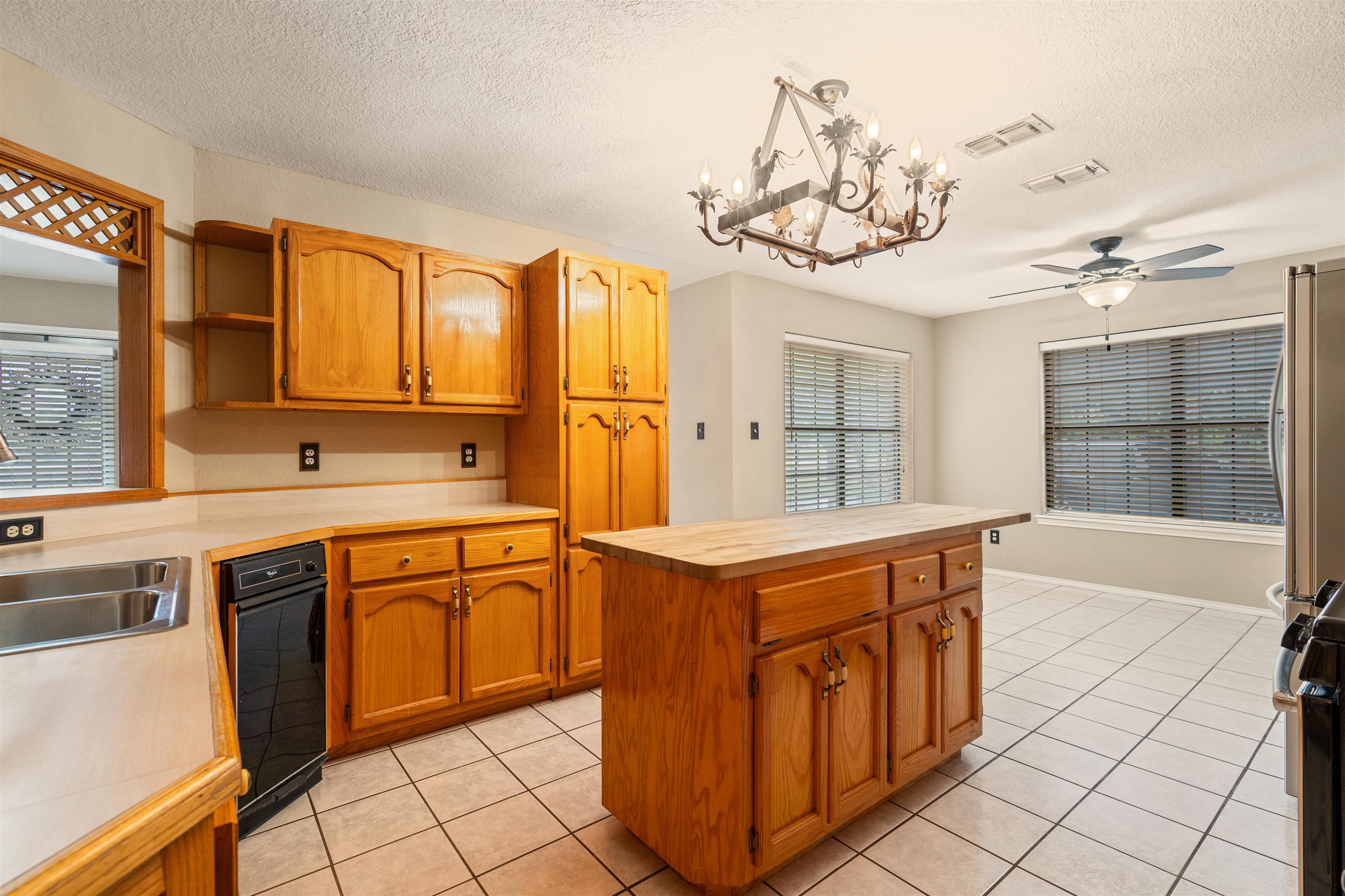 Image 15 of 48 For 1072 Packsaddle Circle