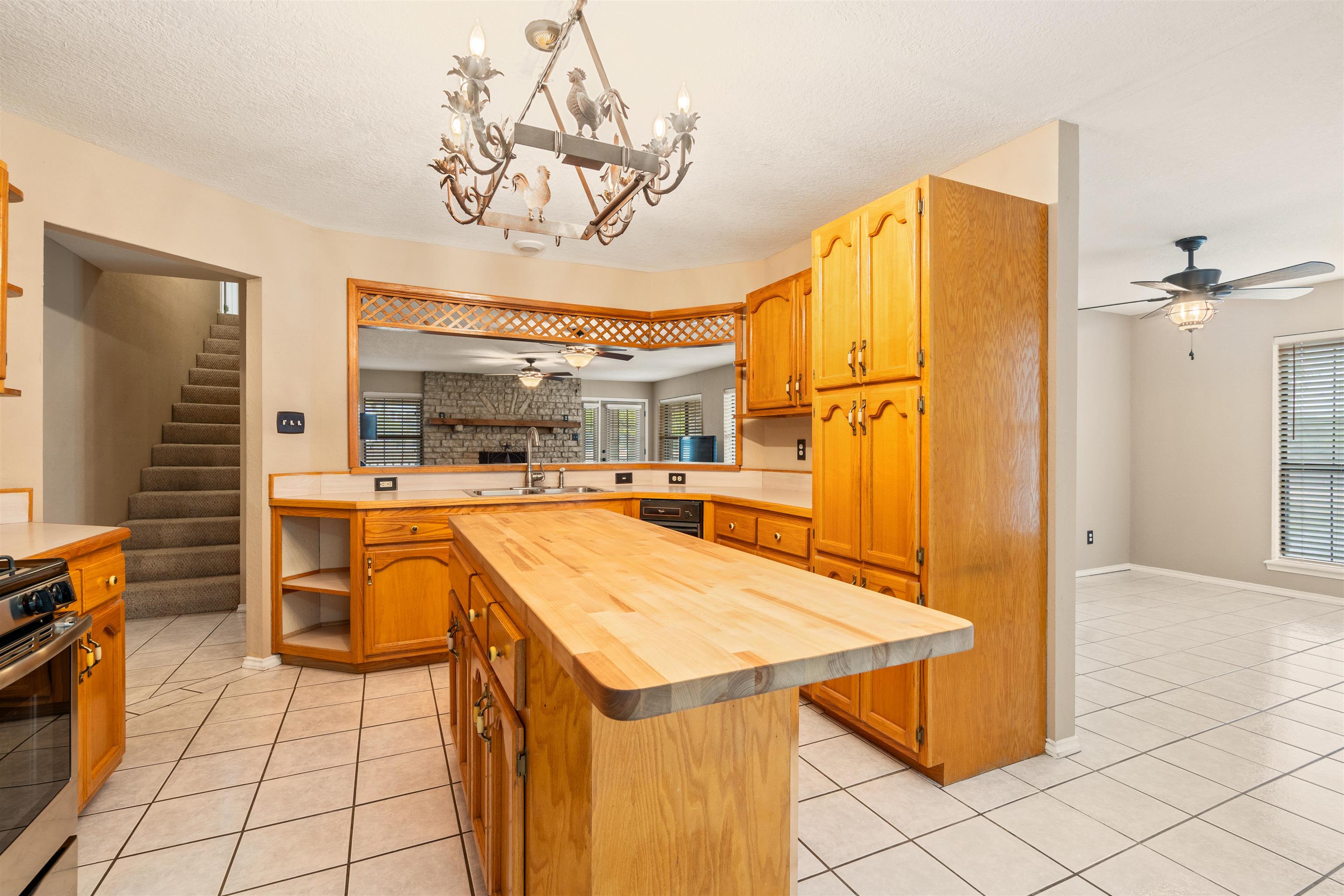 Image 16 of 48 For 1072 Packsaddle Circle