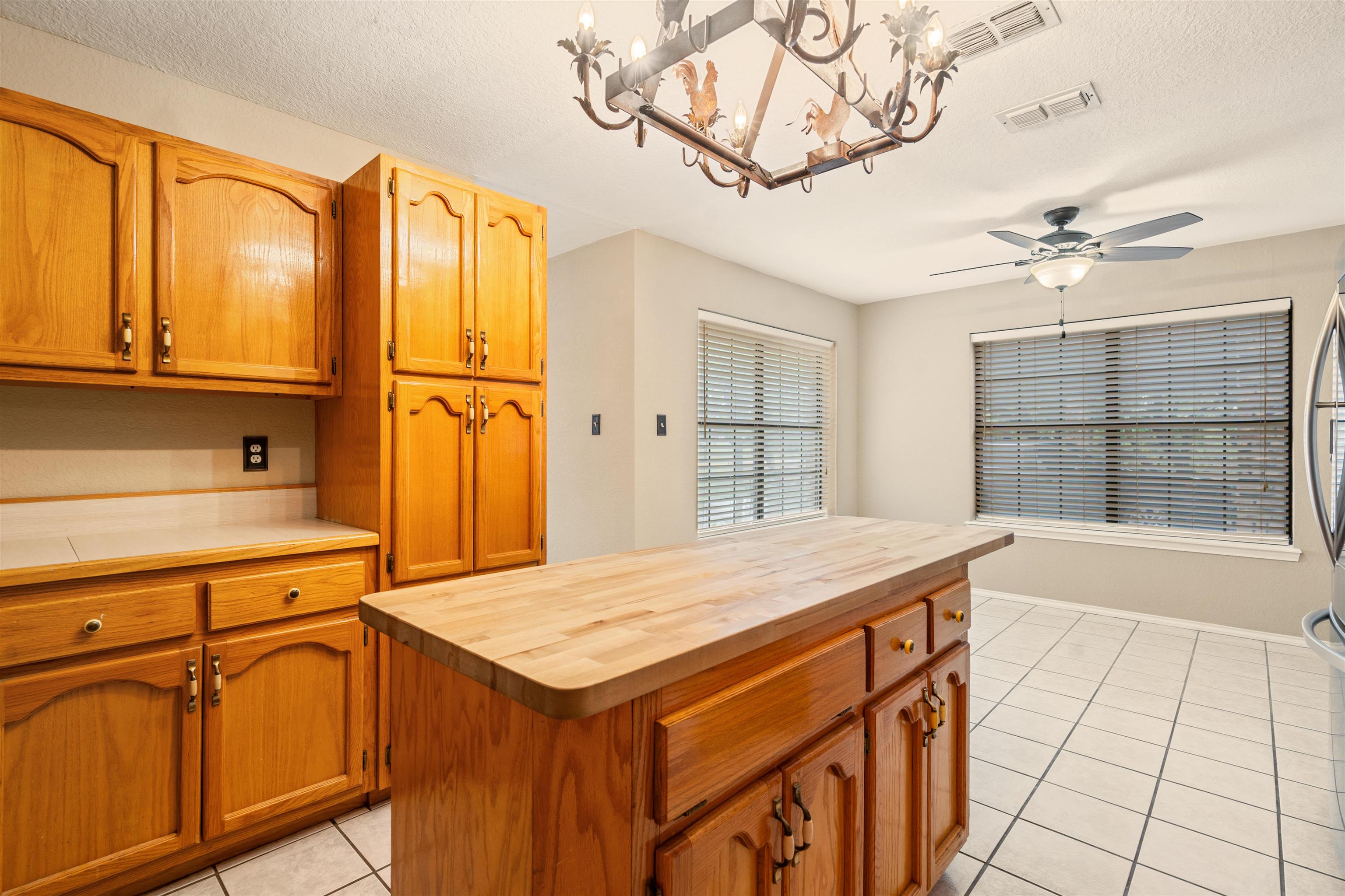 Image 20 of 48 For 1072 Packsaddle Circle