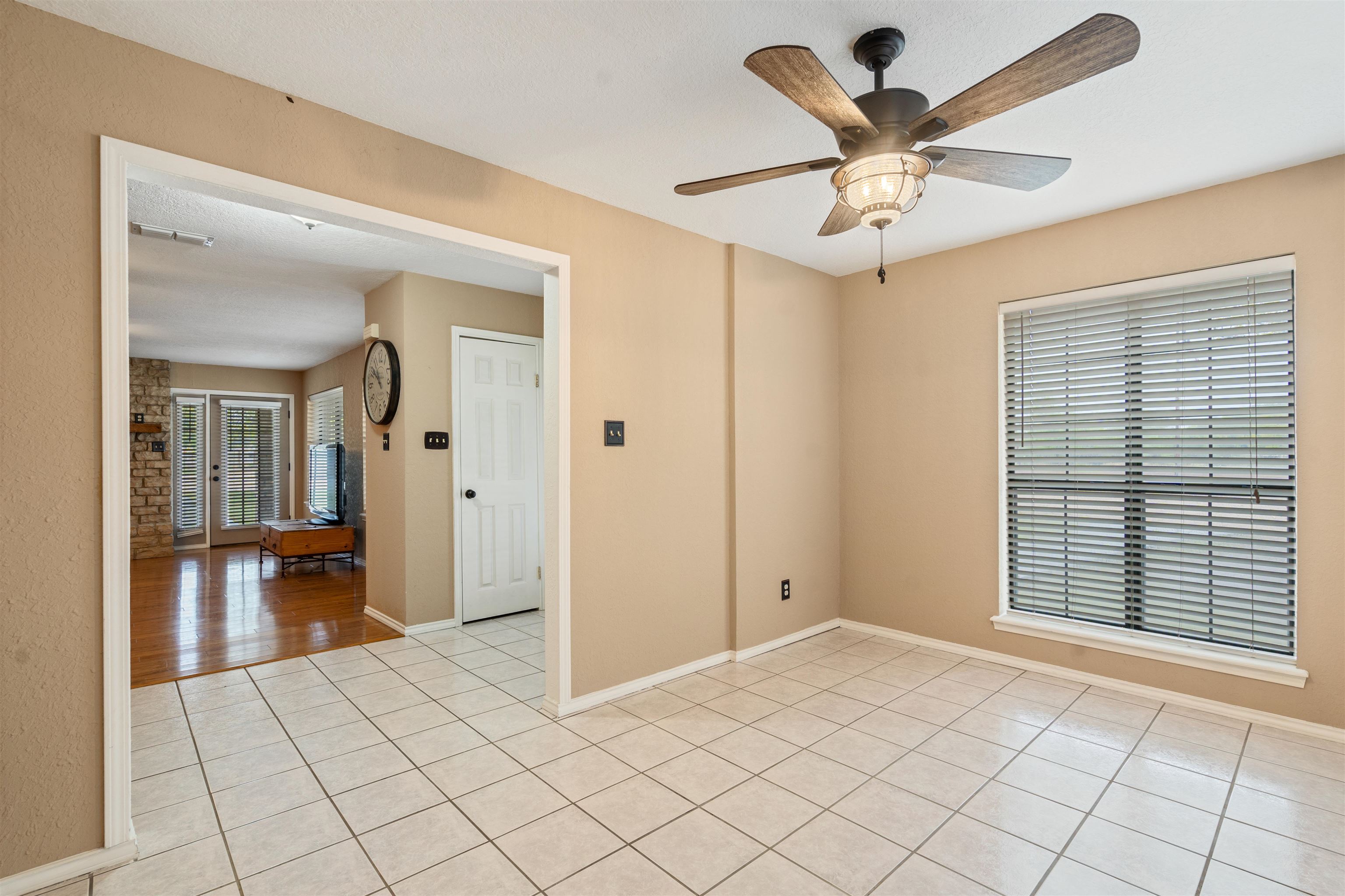 Image 23 of 48 For 1072 Packsaddle Circle