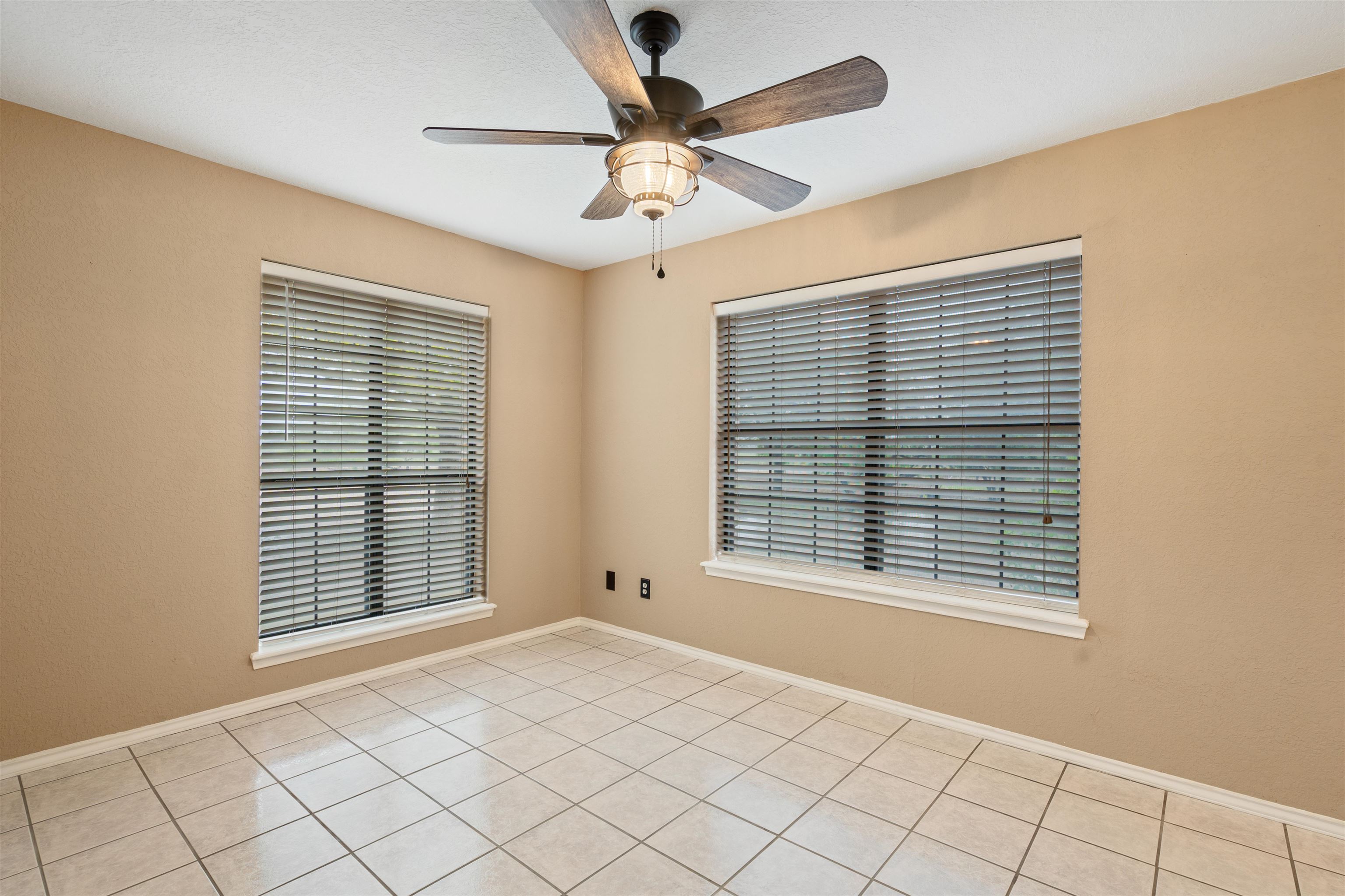 Image 24 of 48 For 1072 Packsaddle Circle