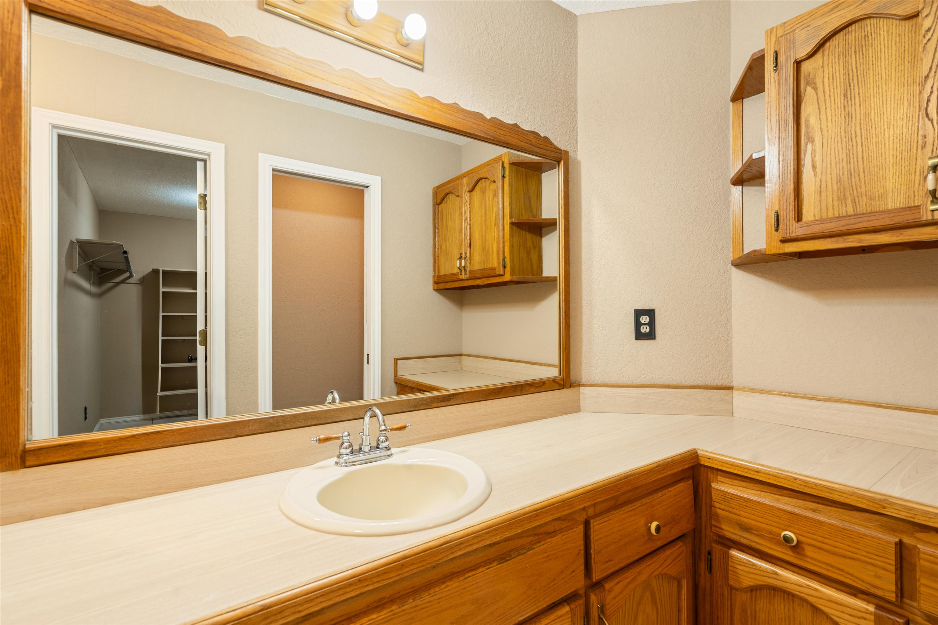 Image 27 of 48 For 1072 Packsaddle Circle