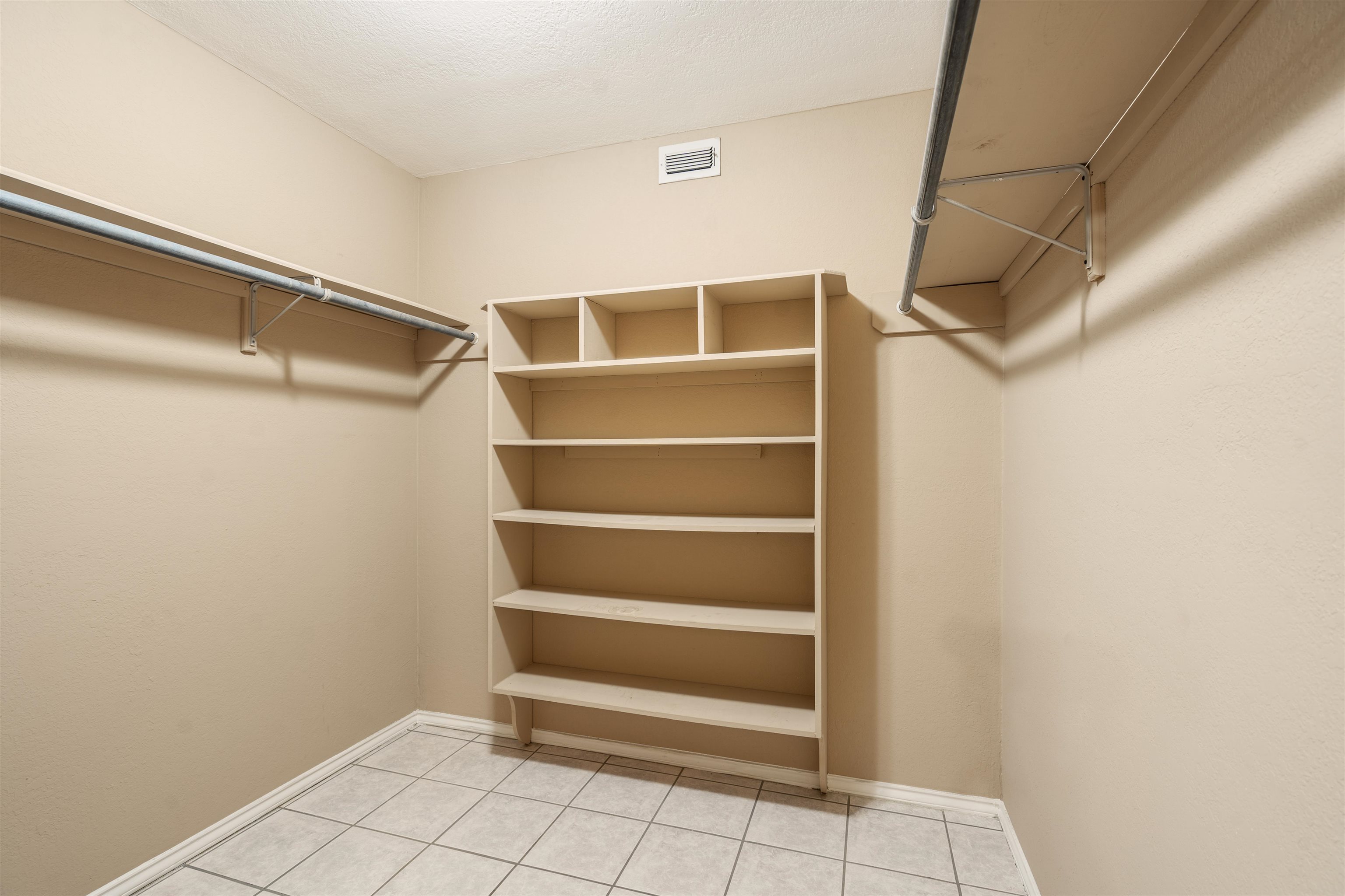 Image 29 of 48 For 1072 Packsaddle Circle