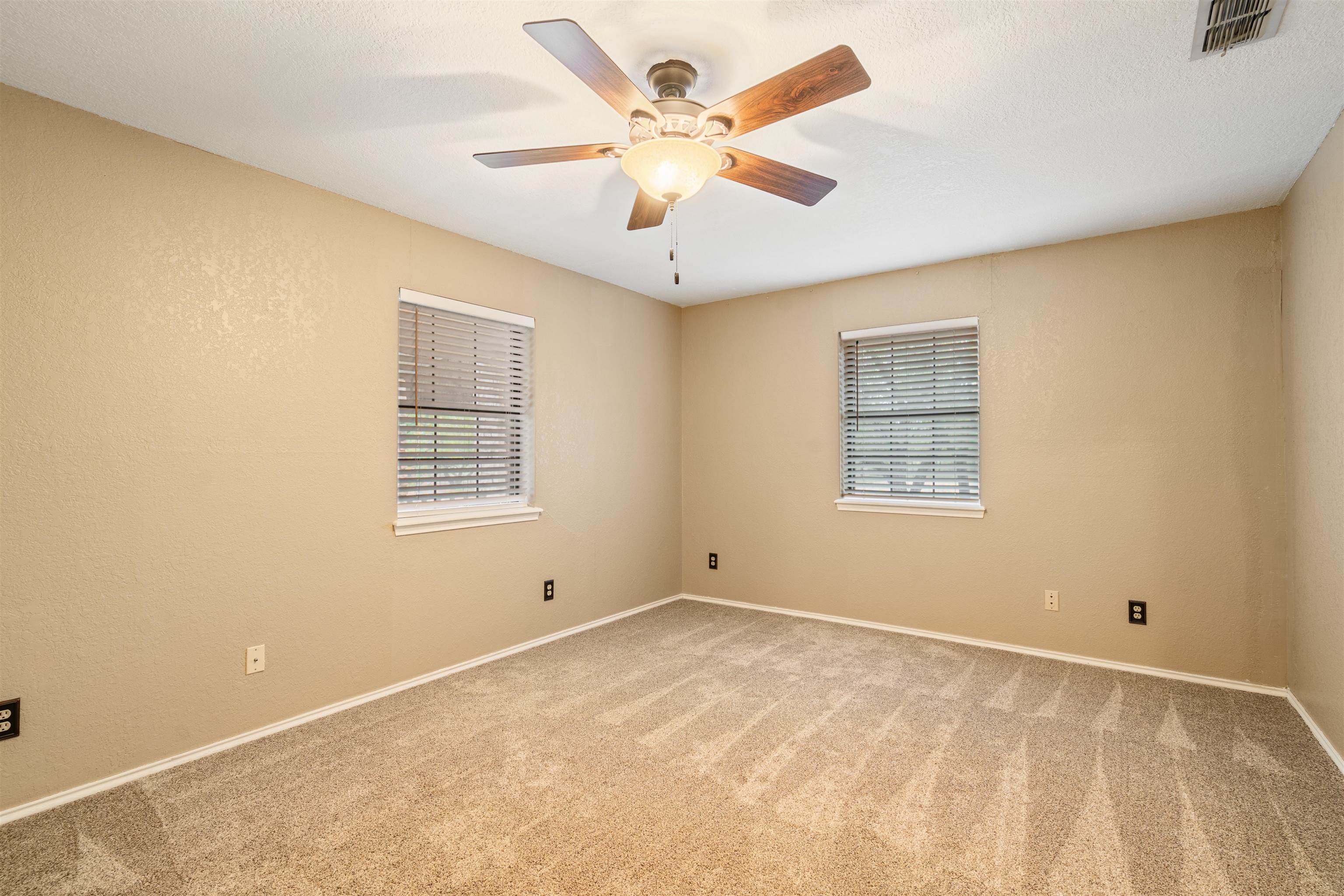 Image 31 of 48 For 1072 Packsaddle Circle