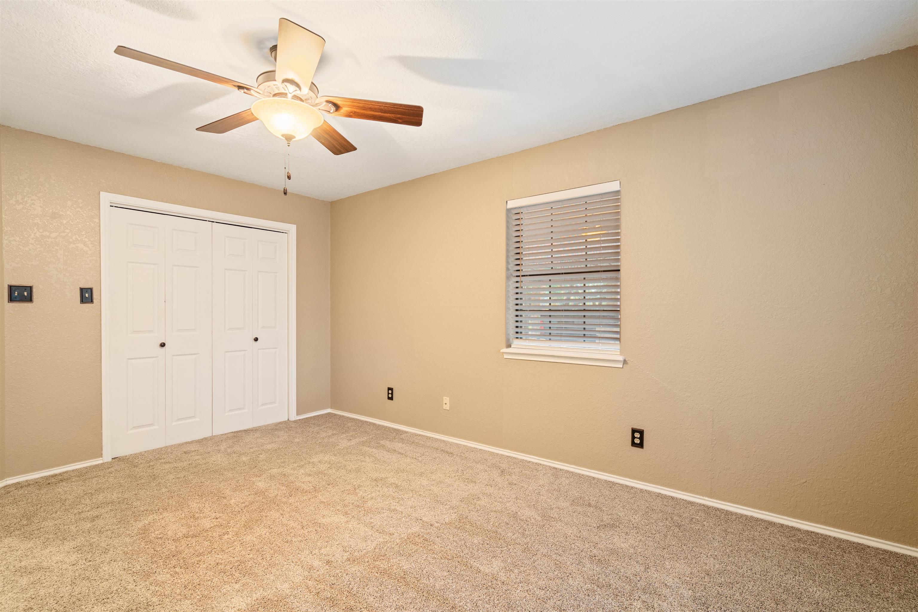 Image 32 of 48 For 1072 Packsaddle Circle