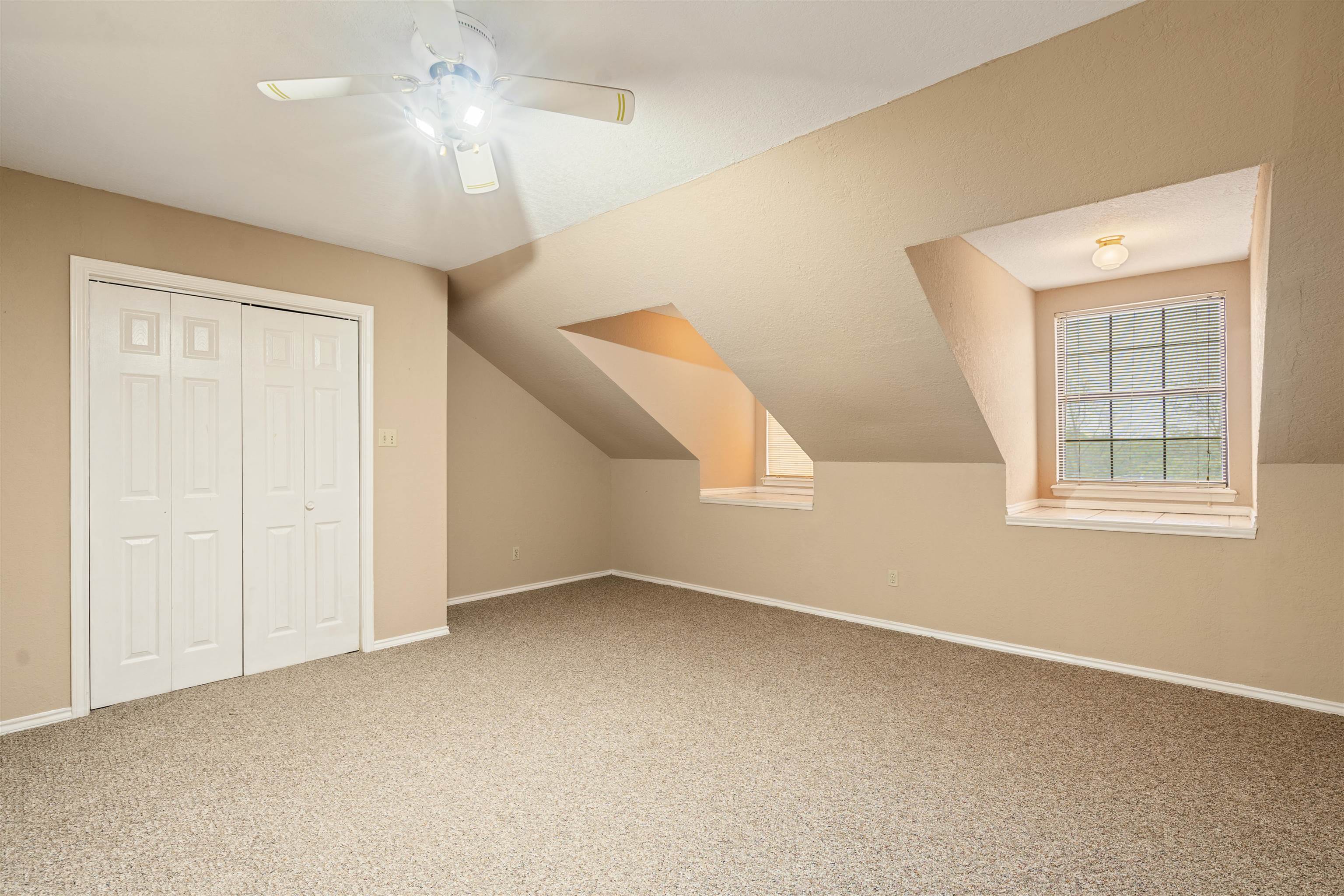 Image 40 of 48 For 1072 Packsaddle Circle