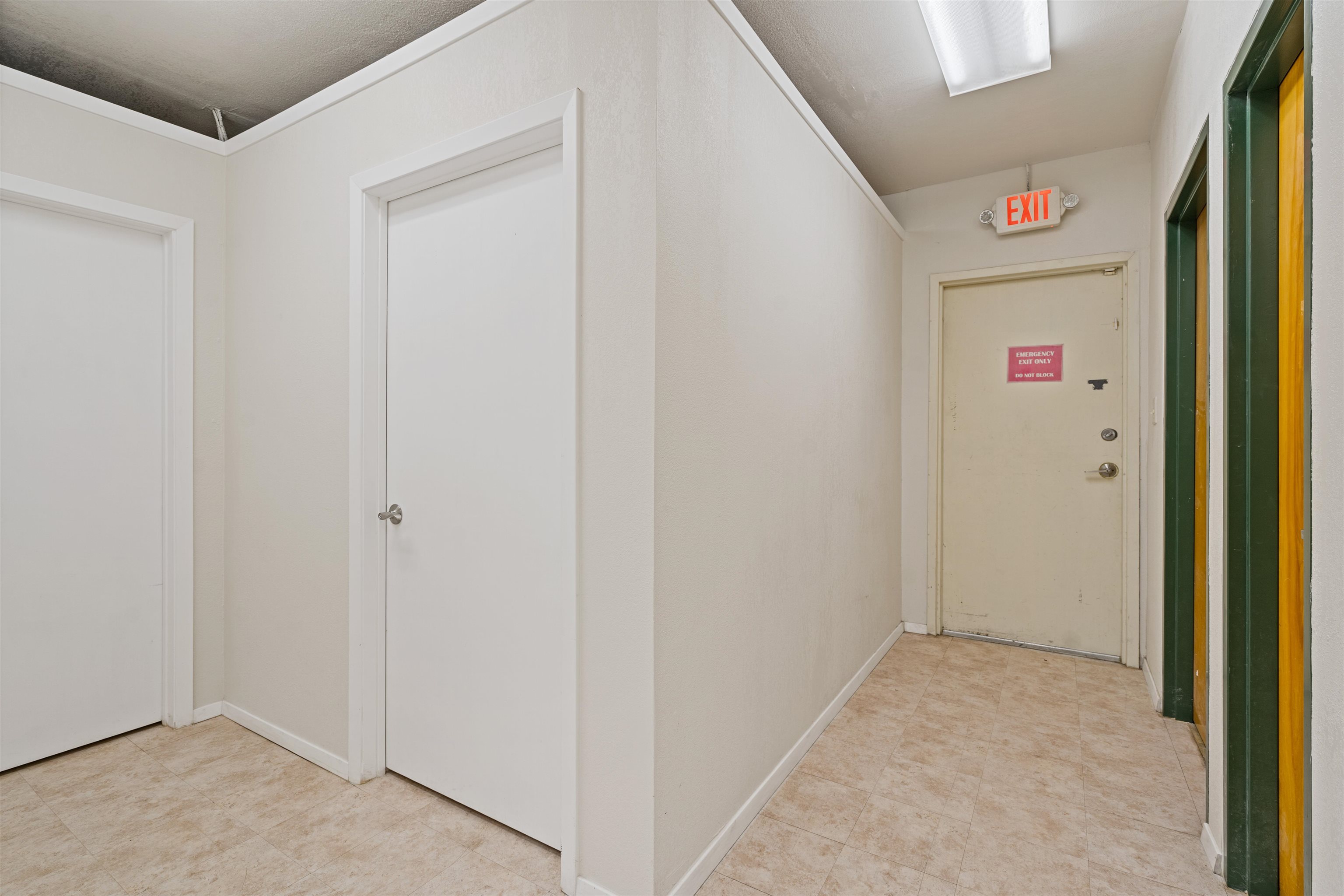 Image 33 of 42 For 714 Bedell N