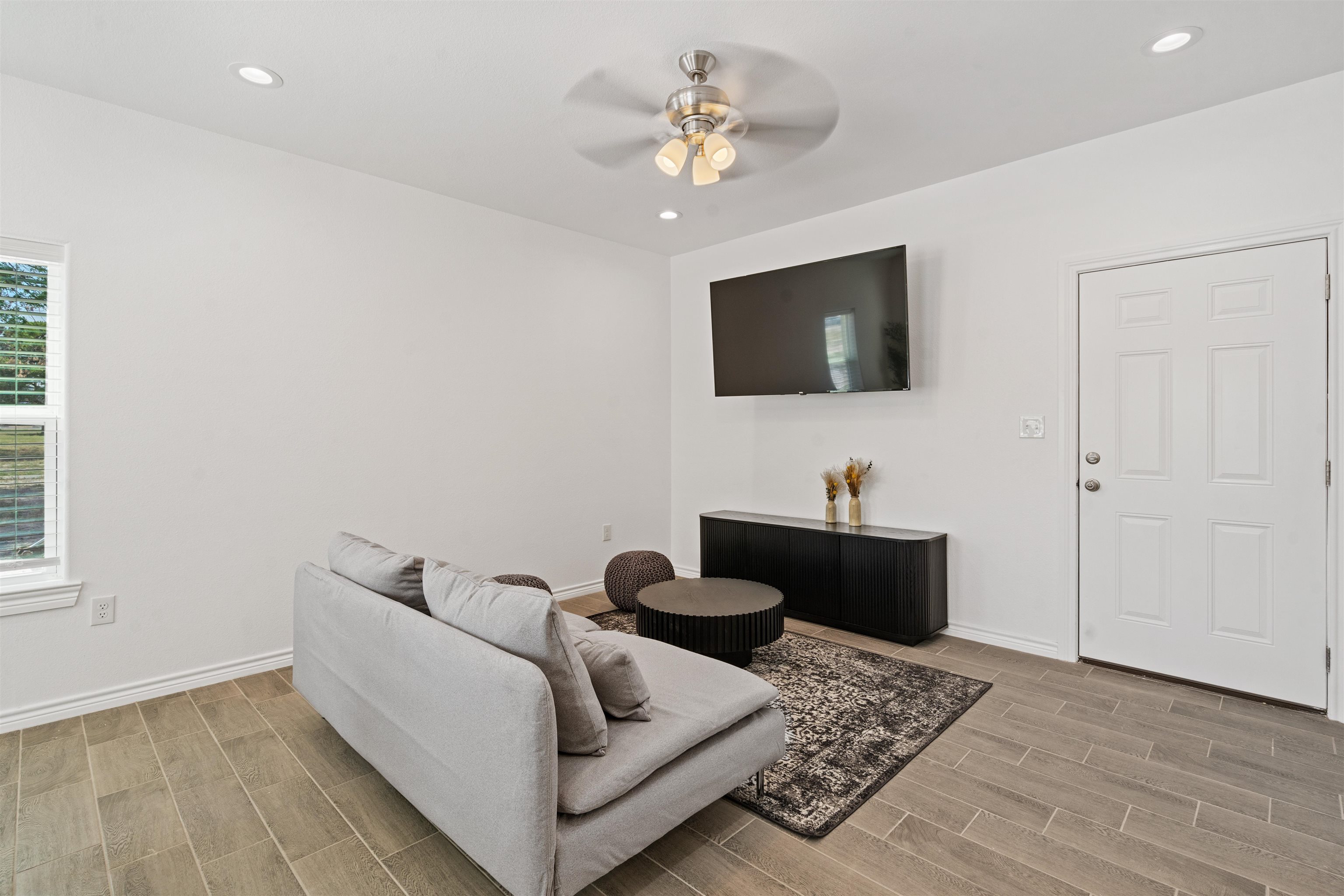 Image 26 of 46 For 167 Miers