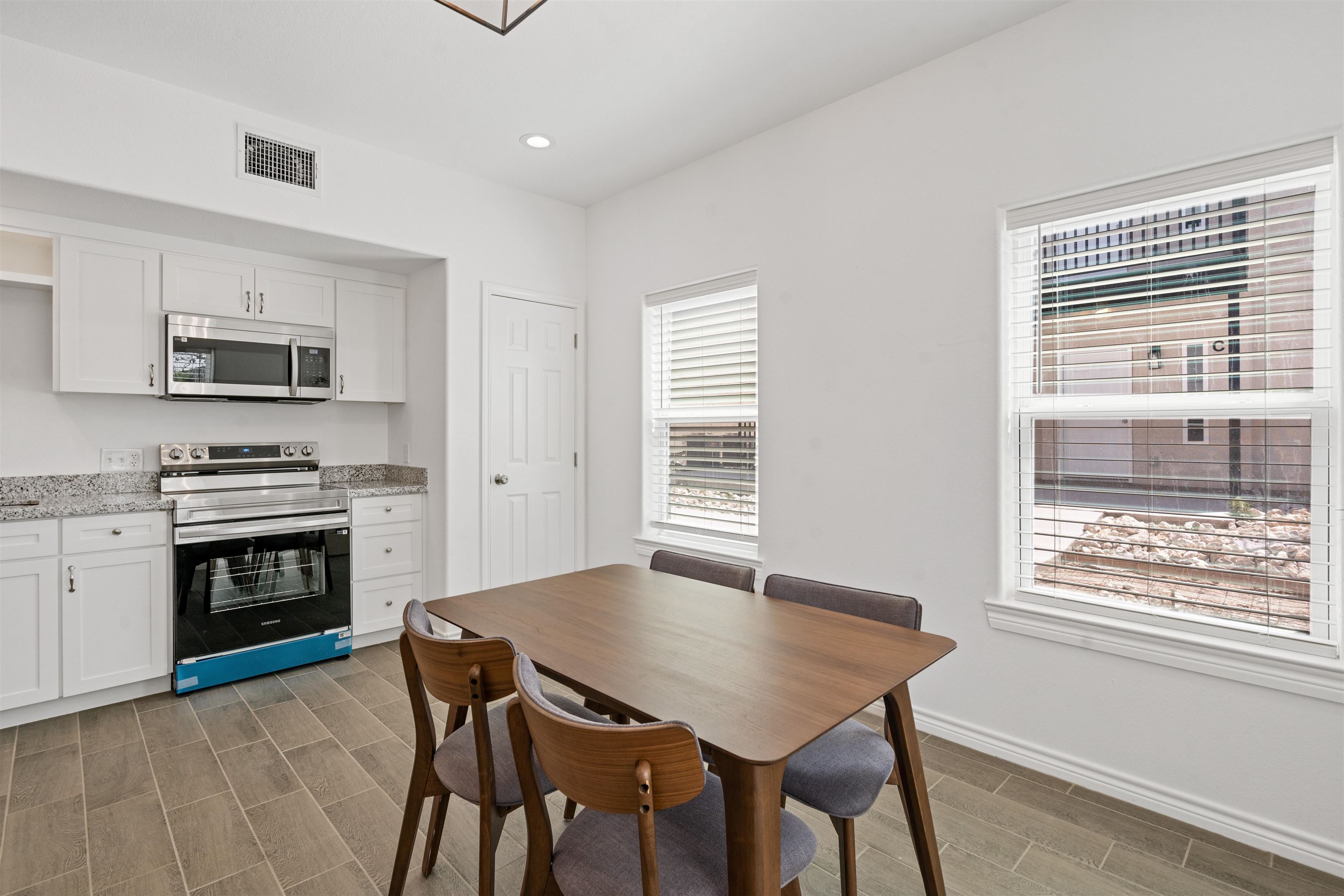 Image 33 of 46 For 167 Miers