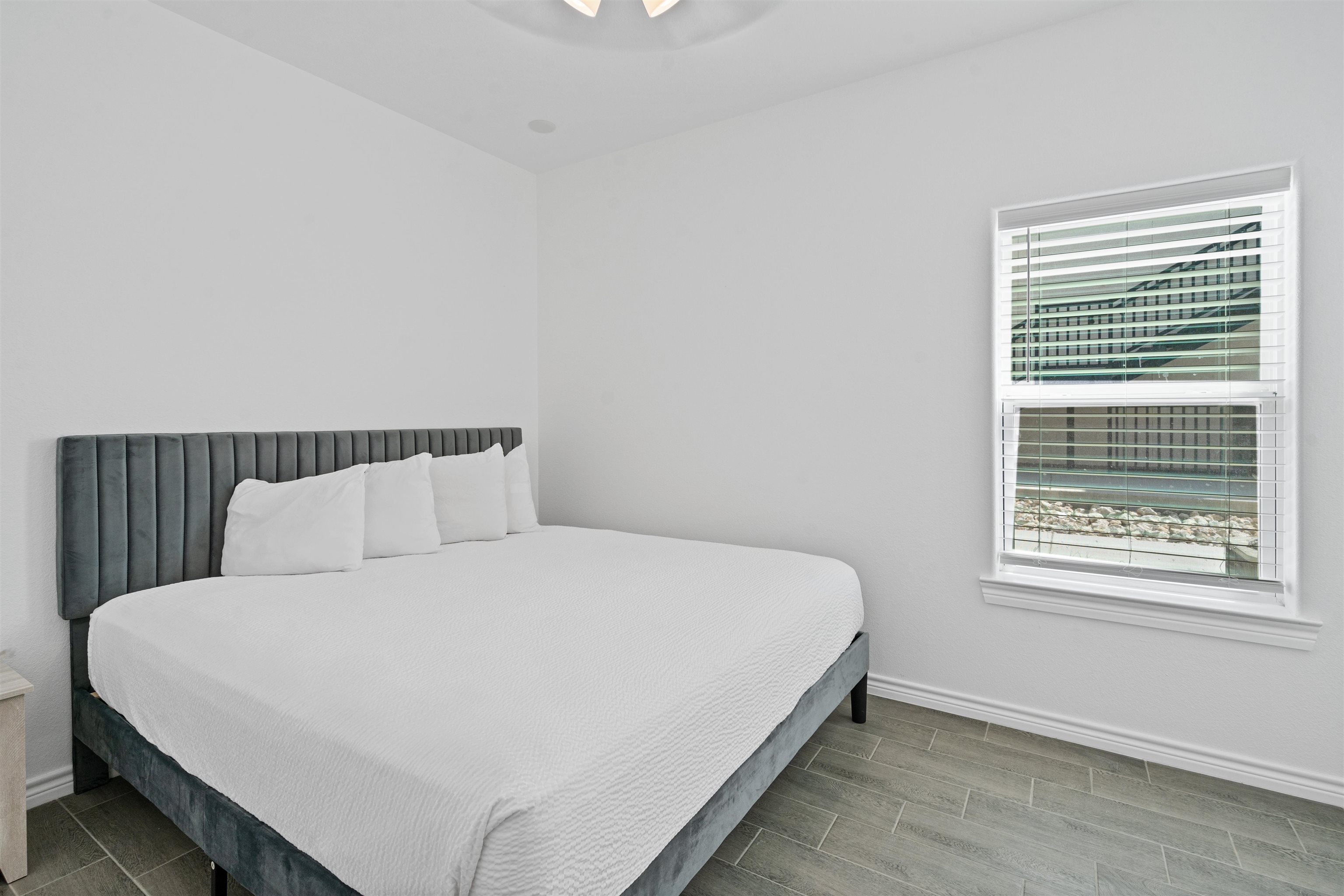 Image 44 of 46 For 167 Miers