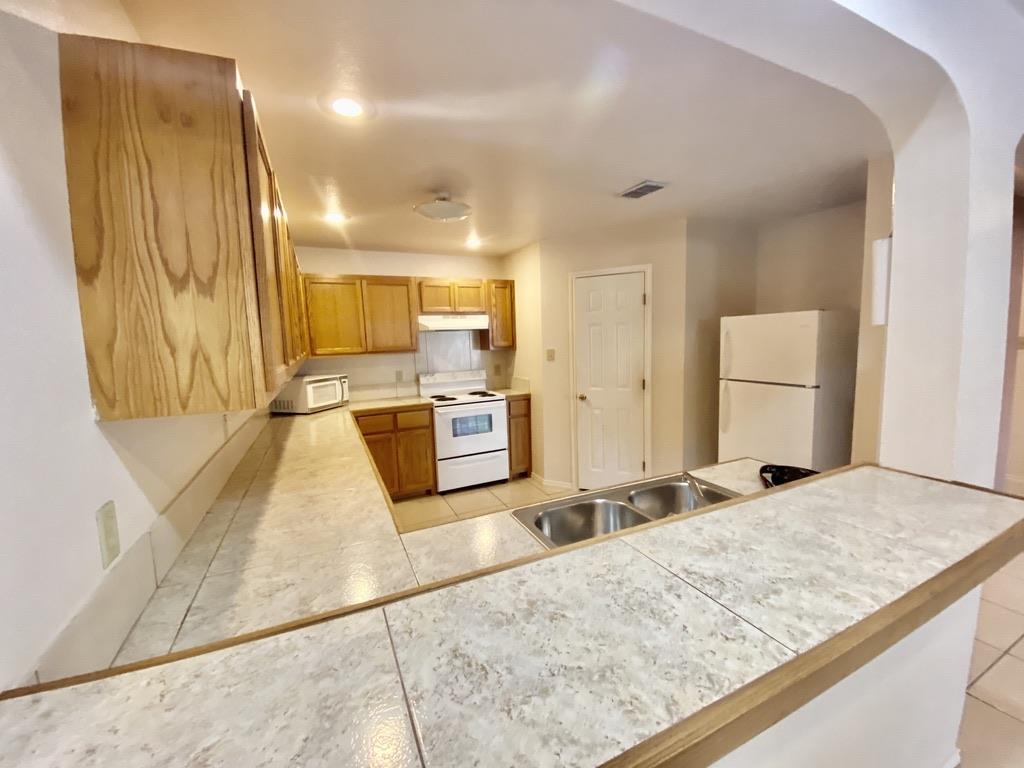 Image 4 of 14 For 100 Ramon Cardenas