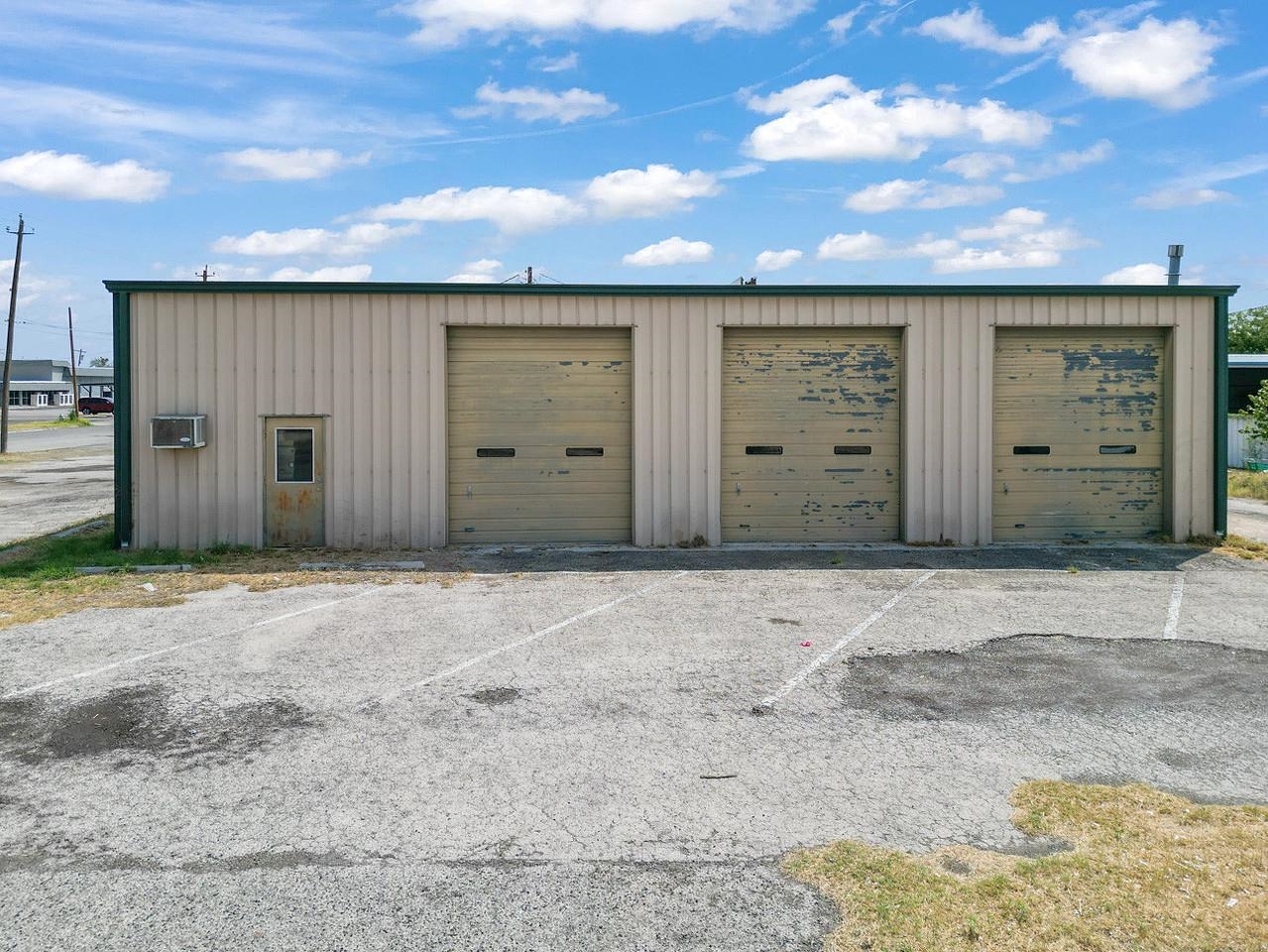 Image 16 of 17 For 401-403 3rd E