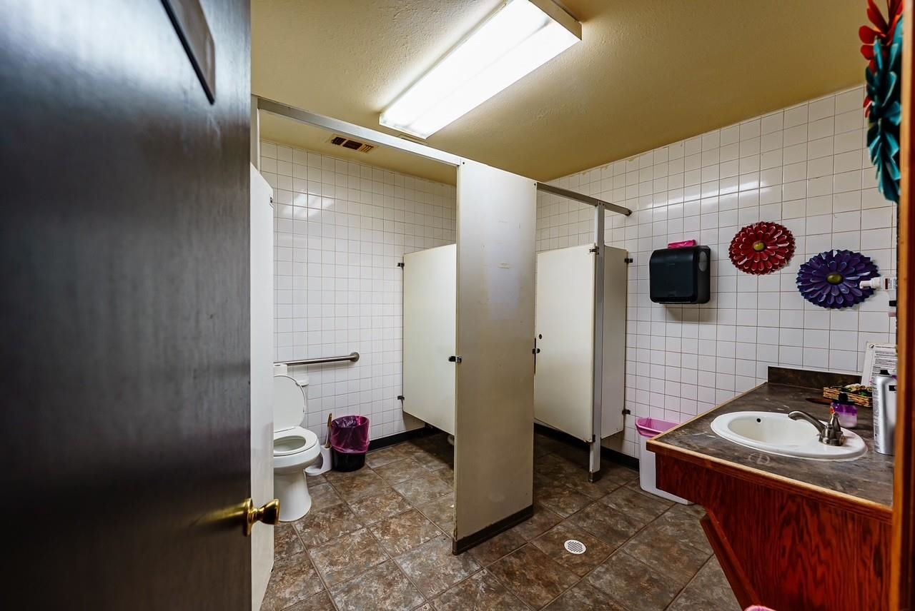 Image 24 of 50 For 9087 Us Highway 90 W