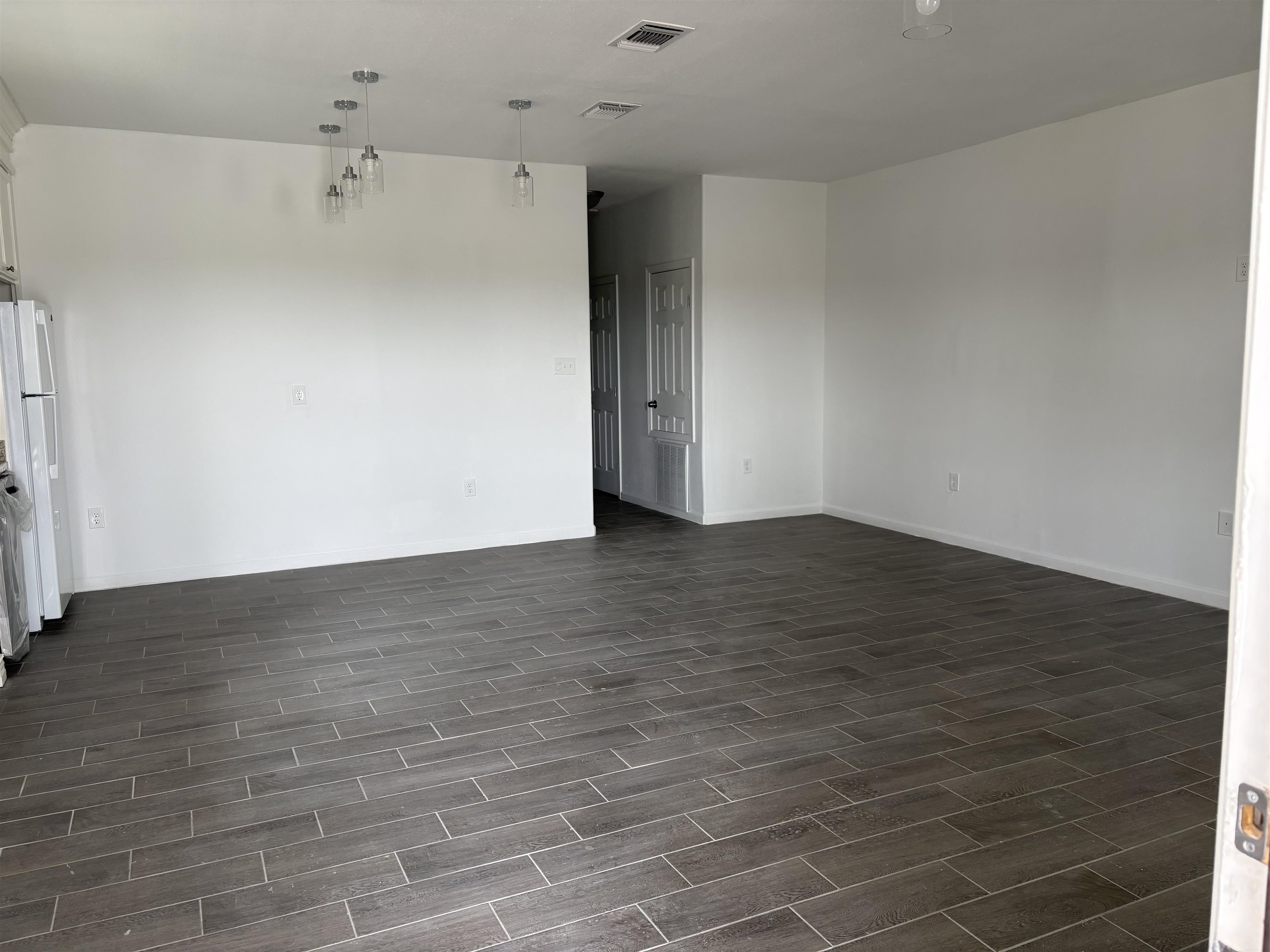 Image 4 of 9 For 311 Rosalinda