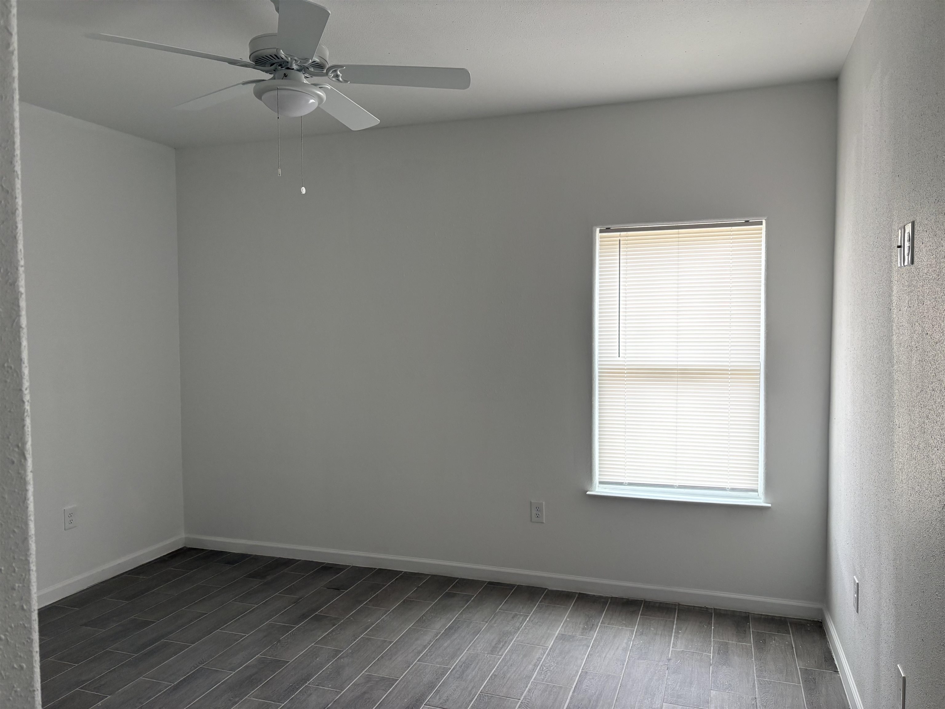 Image 6 of 9 For 311 Rosalinda