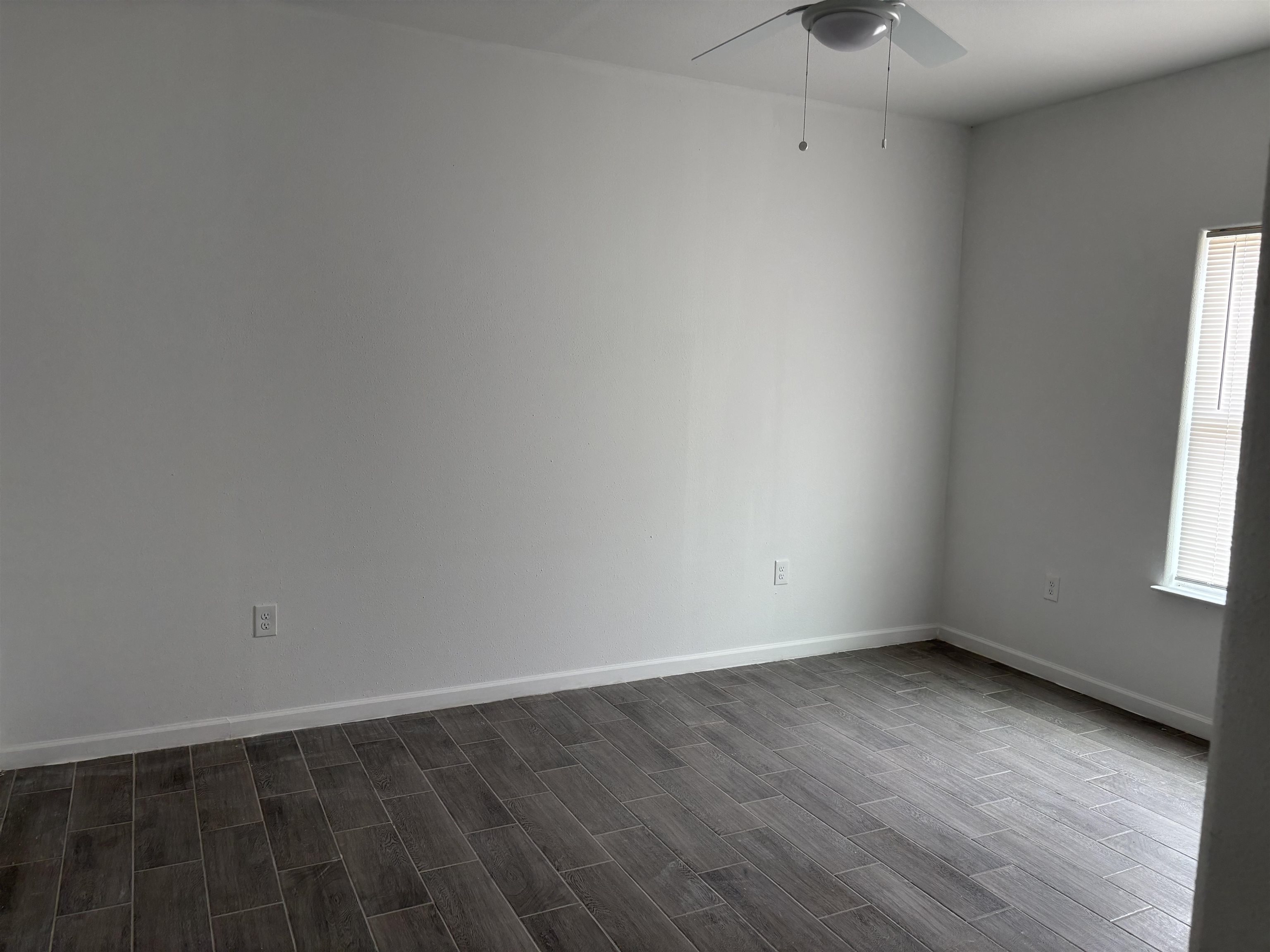 Image 7 of 9 For 311 Rosalinda