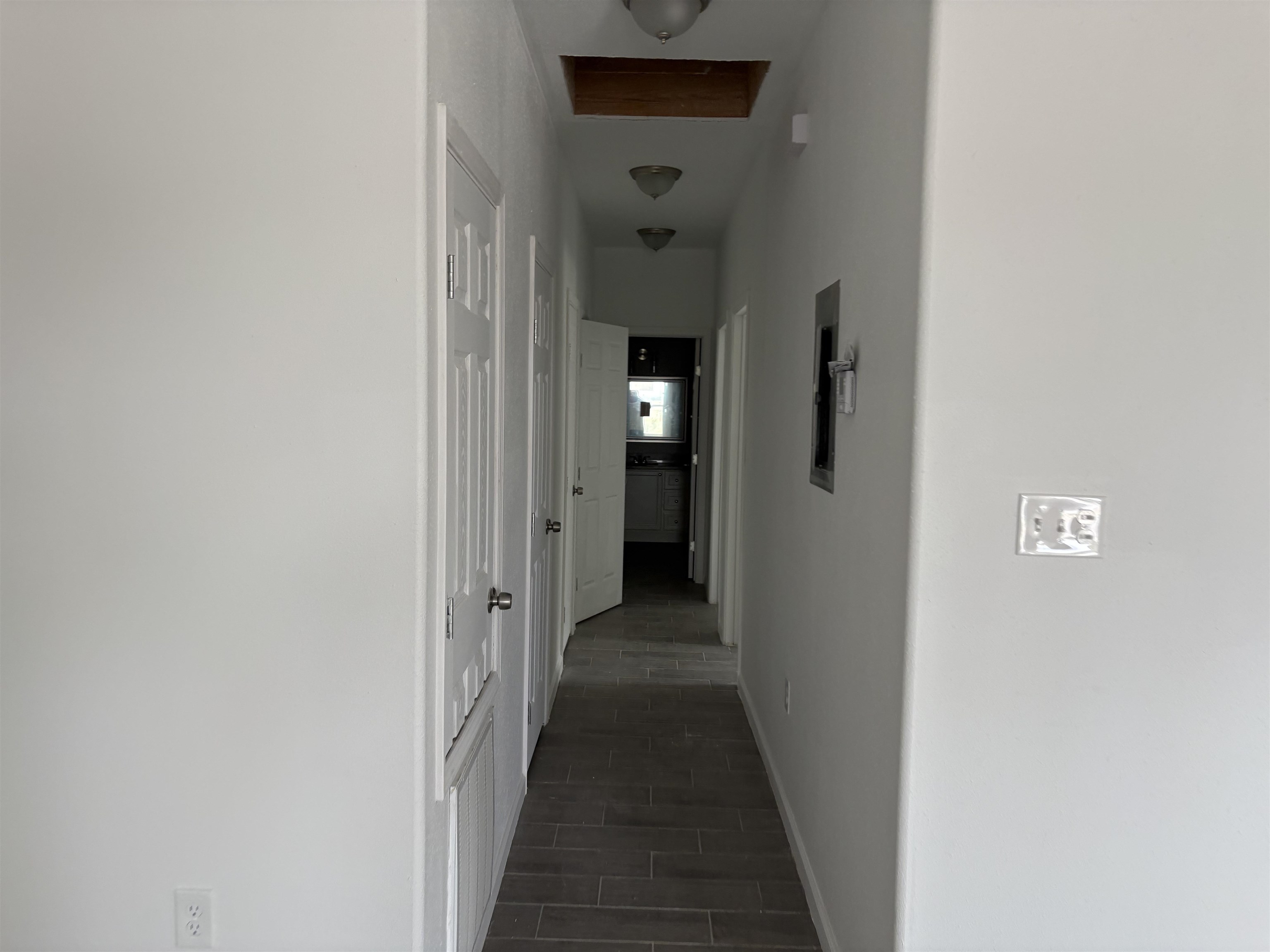 Image 8 of 9 For 311 Rosalinda