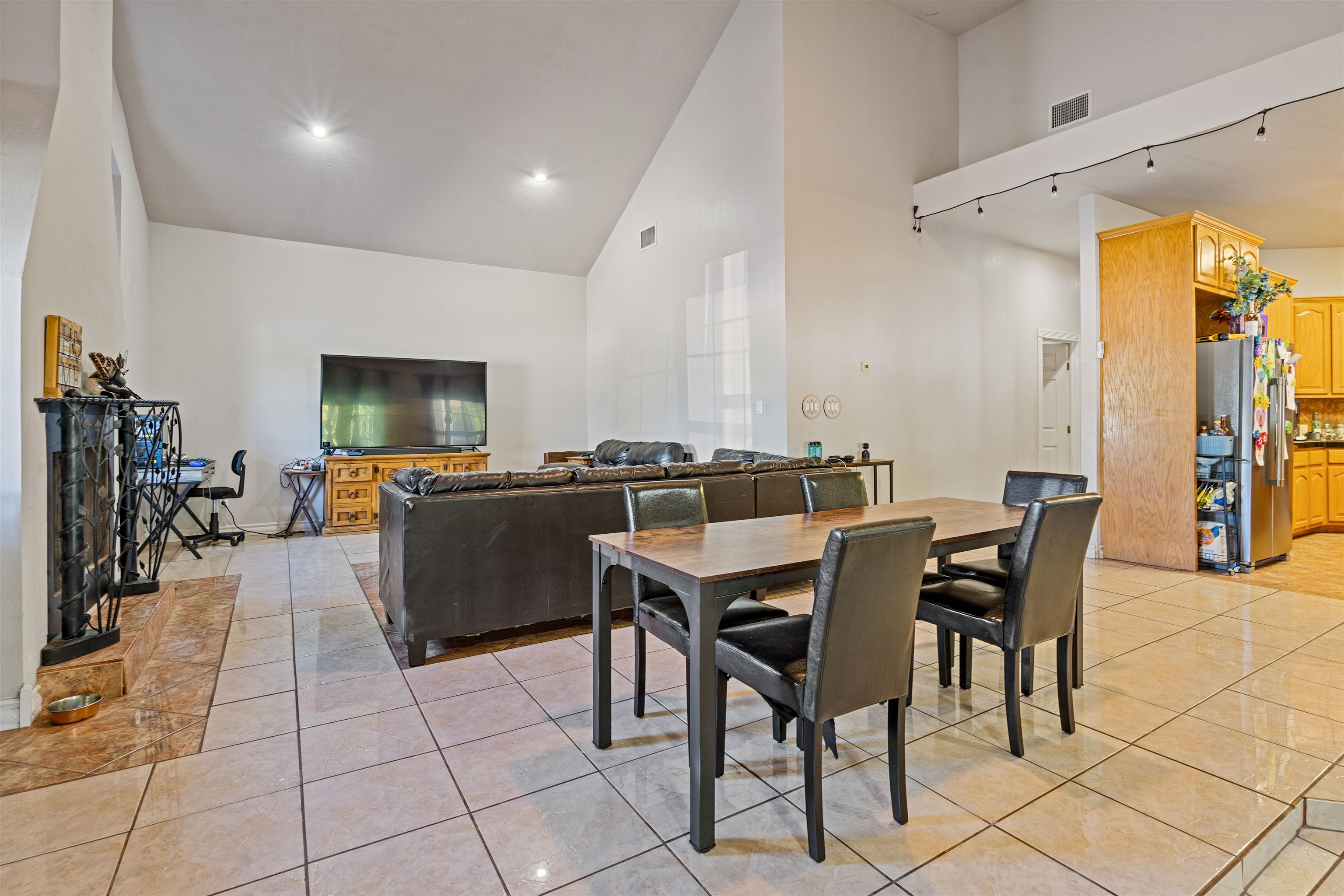 Image 15 of 47 For 111 Rincon