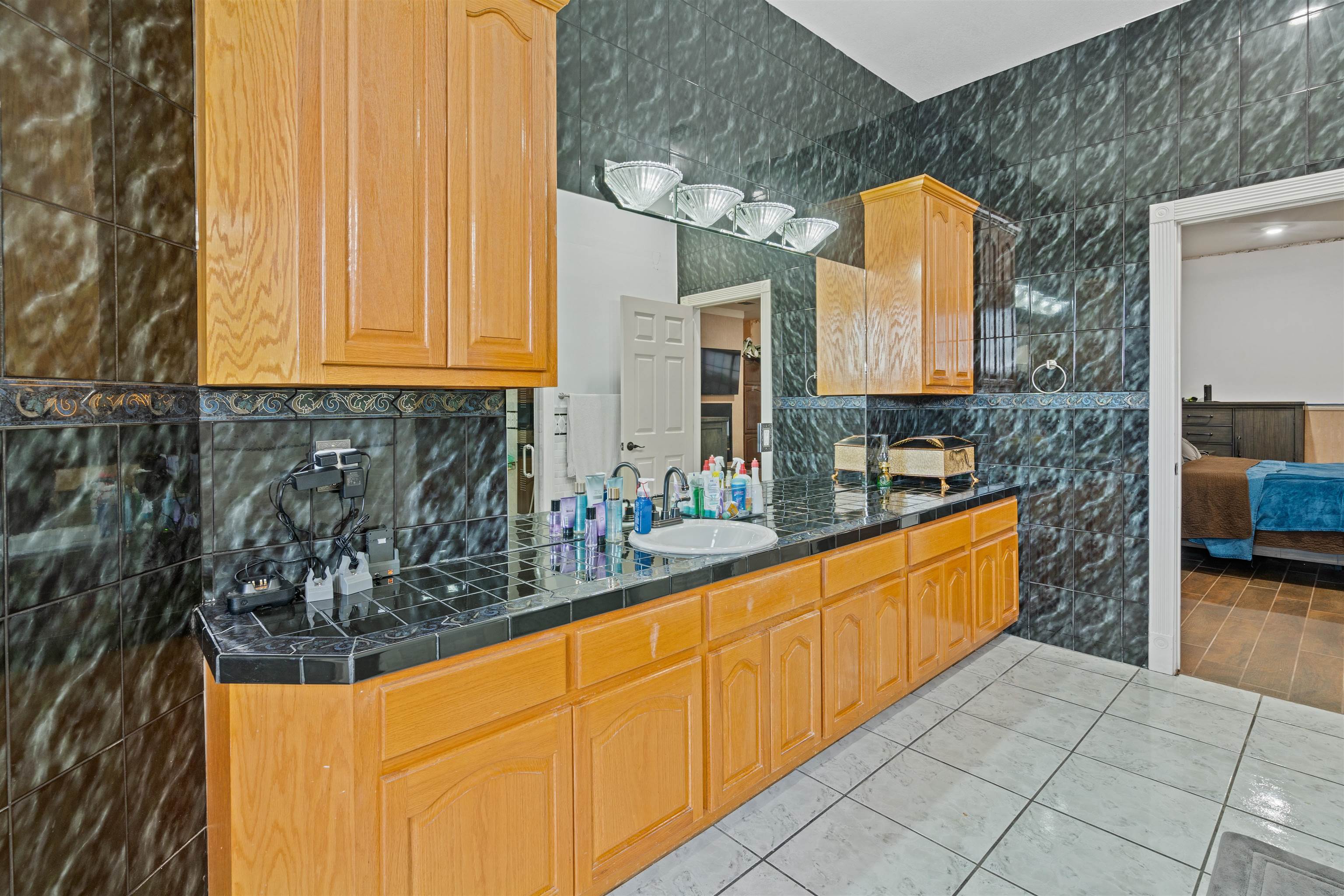 Image 22 of 47 For 111 Rincon