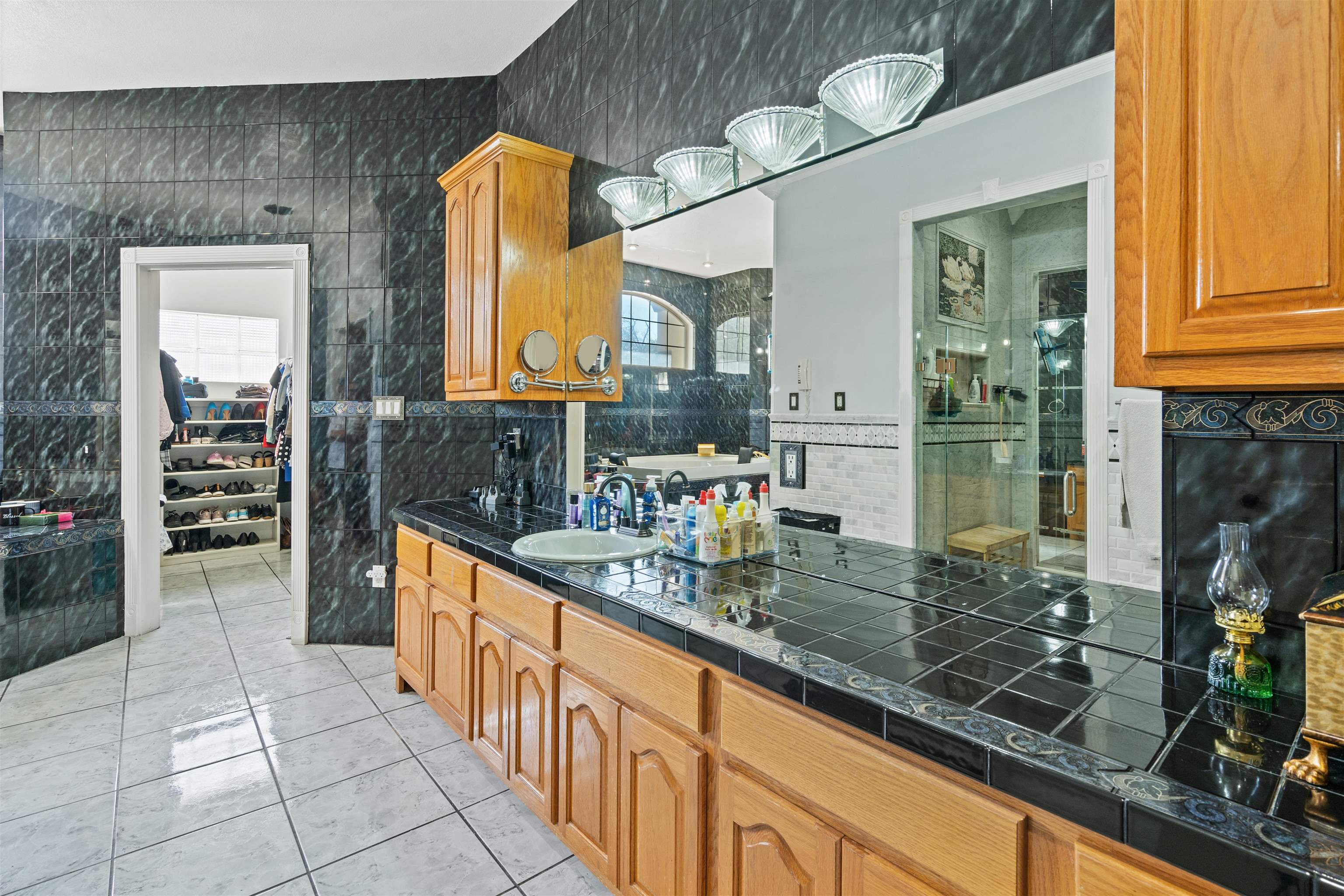 Image 23 of 47 For 111 Rincon