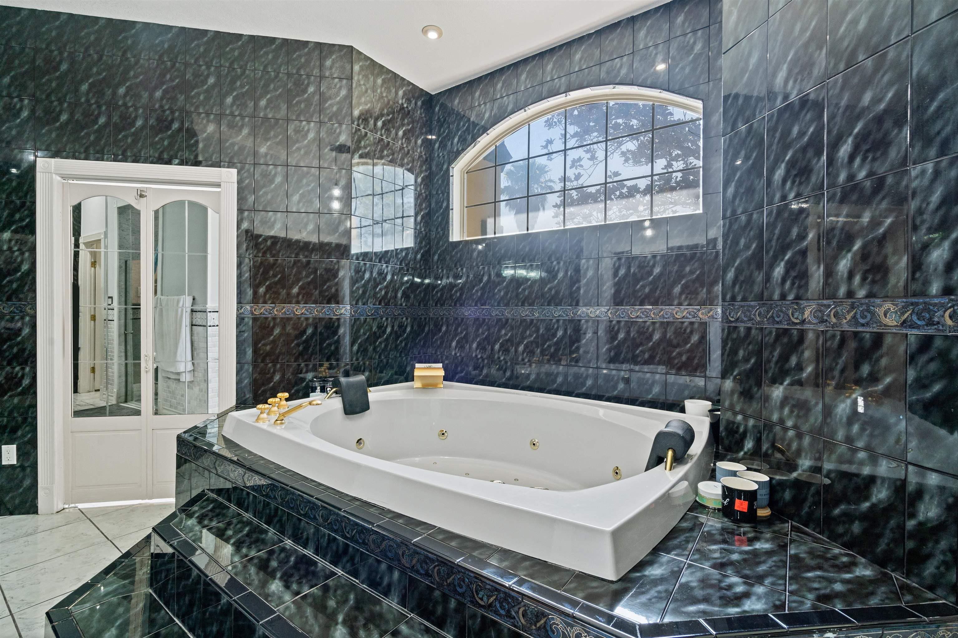 Image 24 of 47 For 111 Rincon