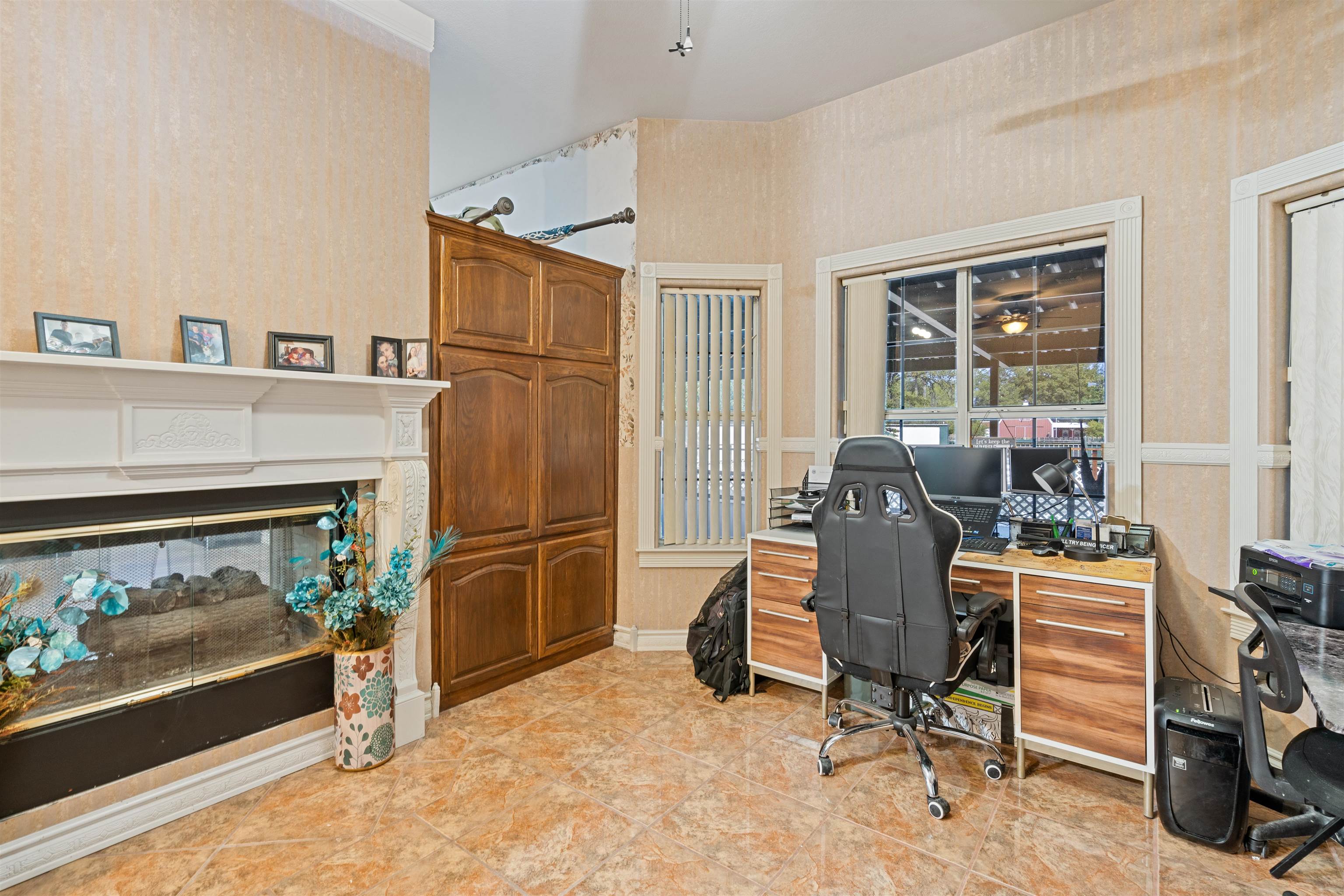 Image 28 of 47 For 111 Rincon