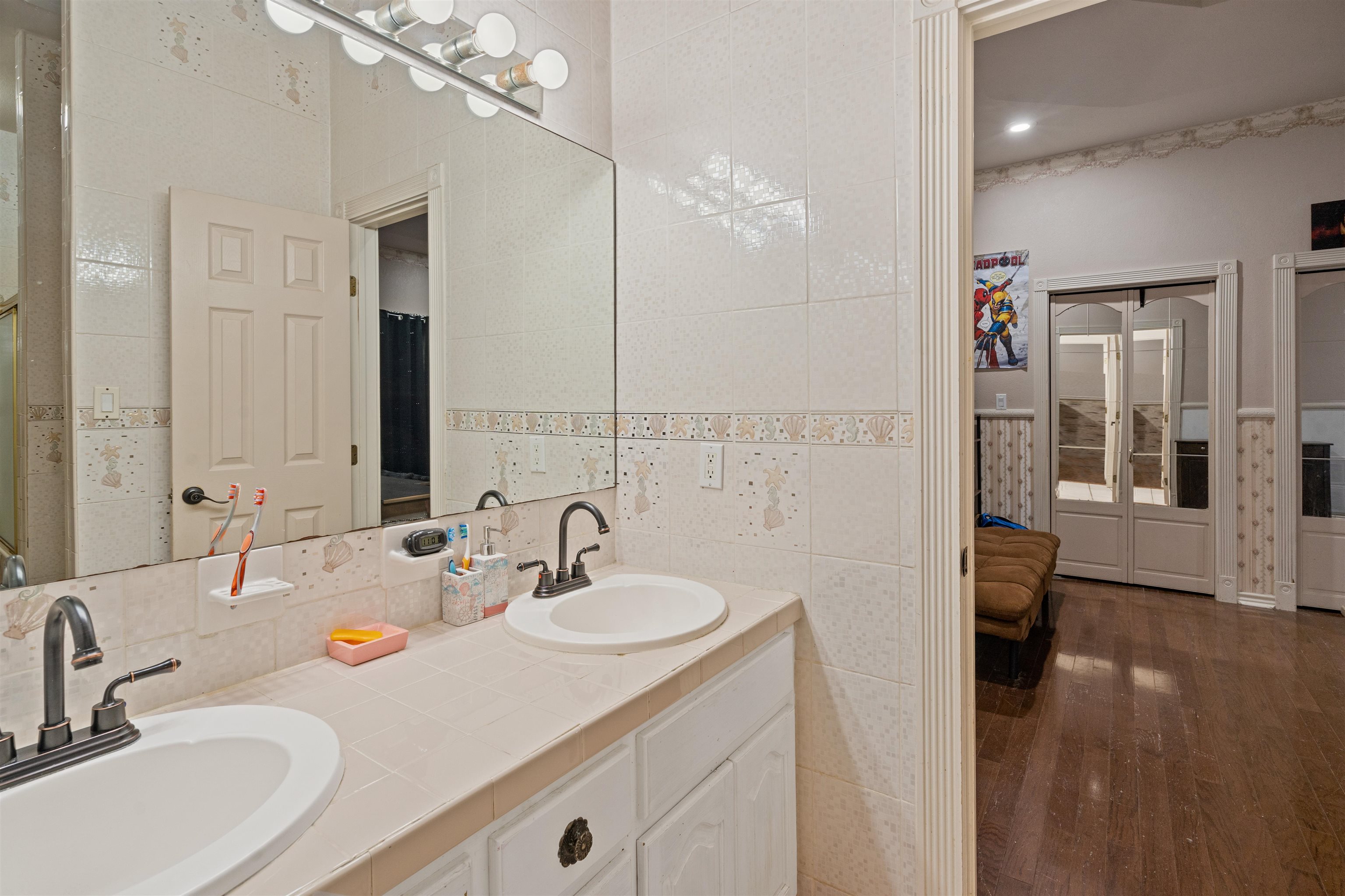 Image 36 of 47 For 111 Rincon