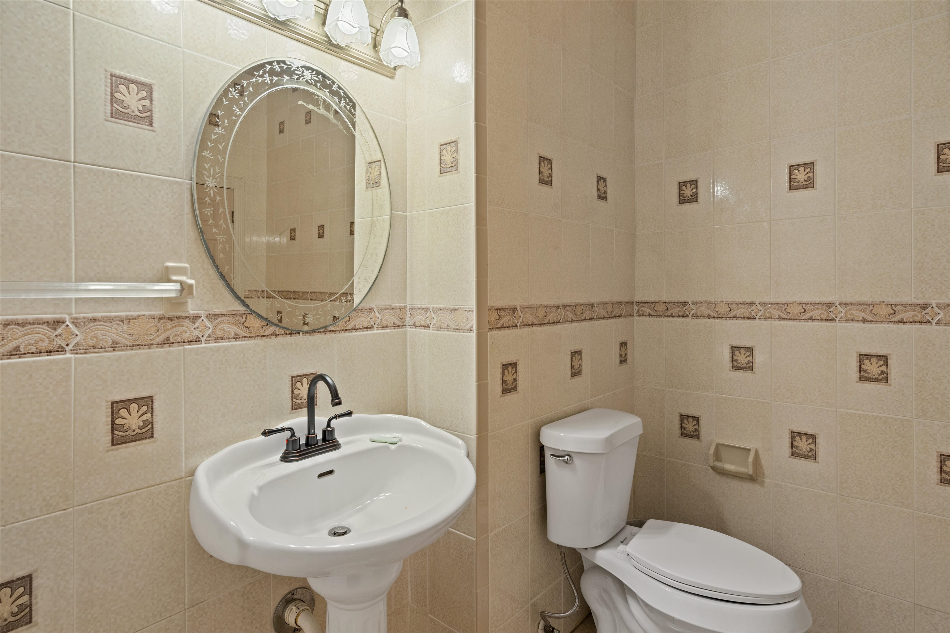 Image 38 of 47 For 111 Rincon