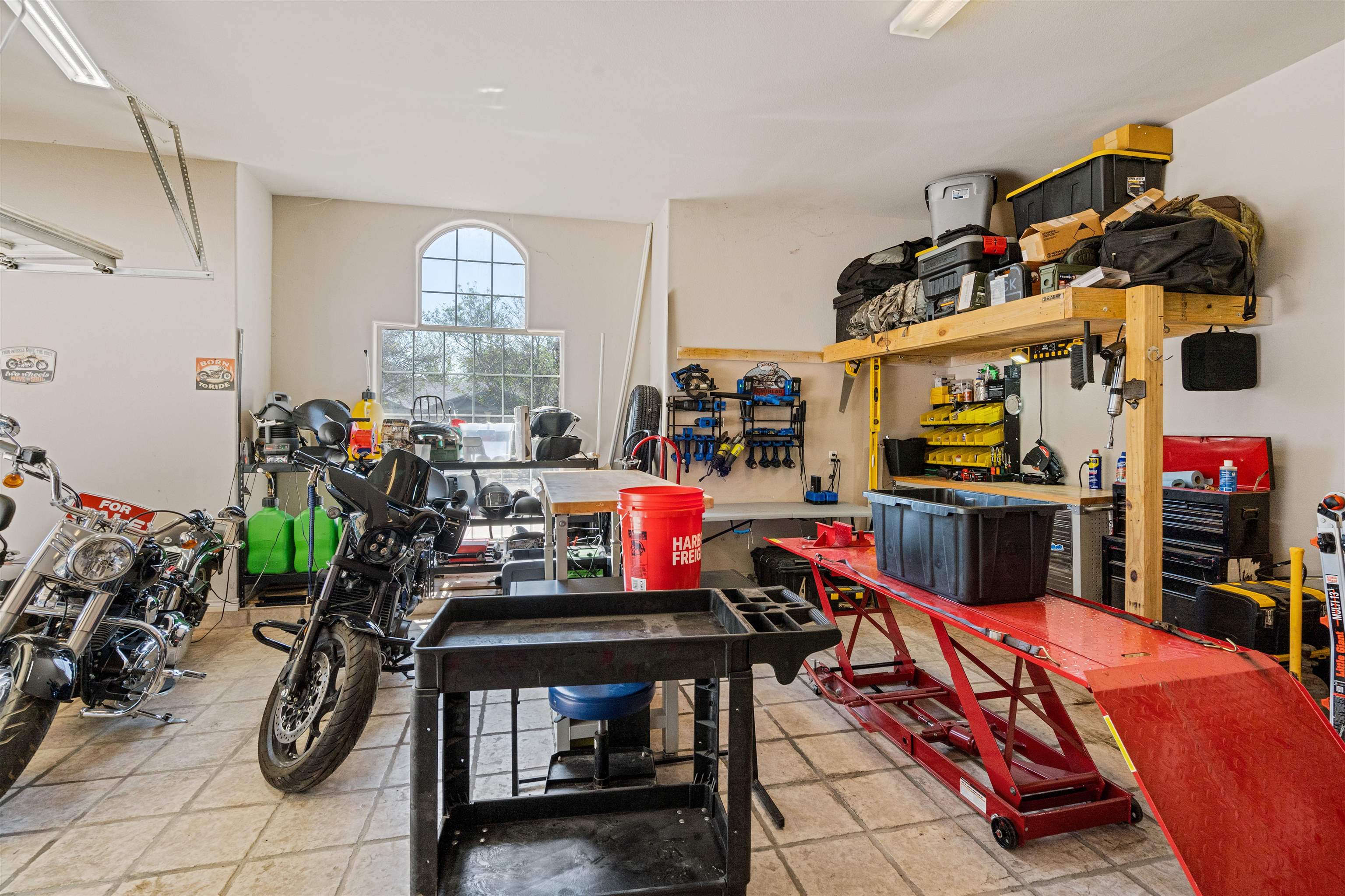 Image 42 of 47 For 111 Rincon