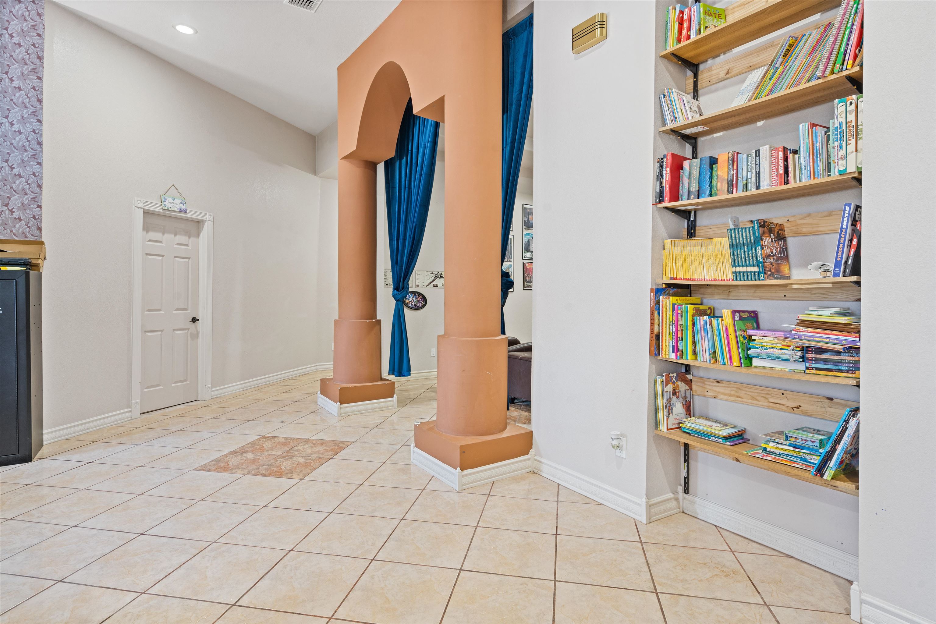 Image 8 of 47 For 111 Rincon