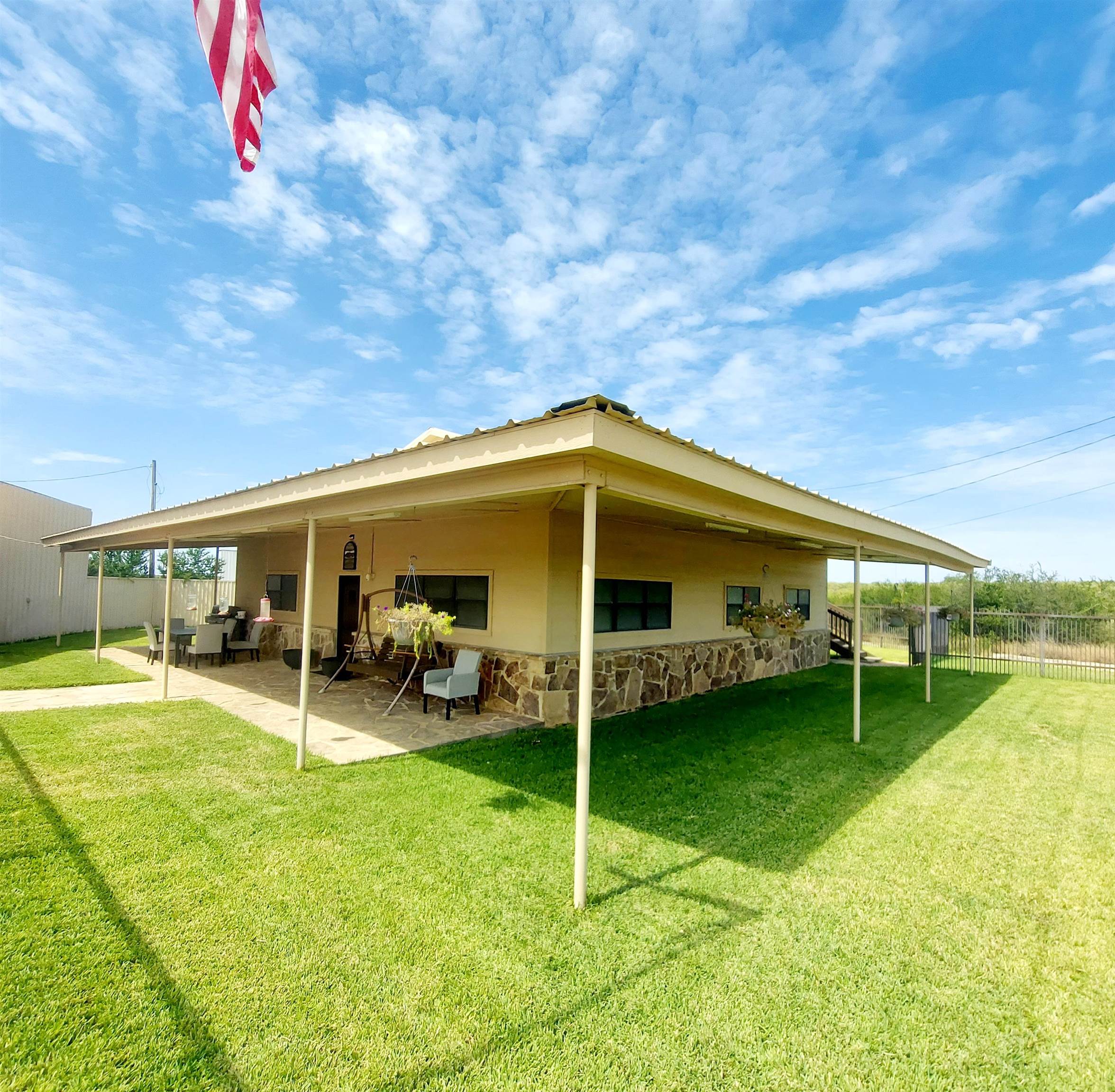 Image 4 of 50 For 95 Alamo  