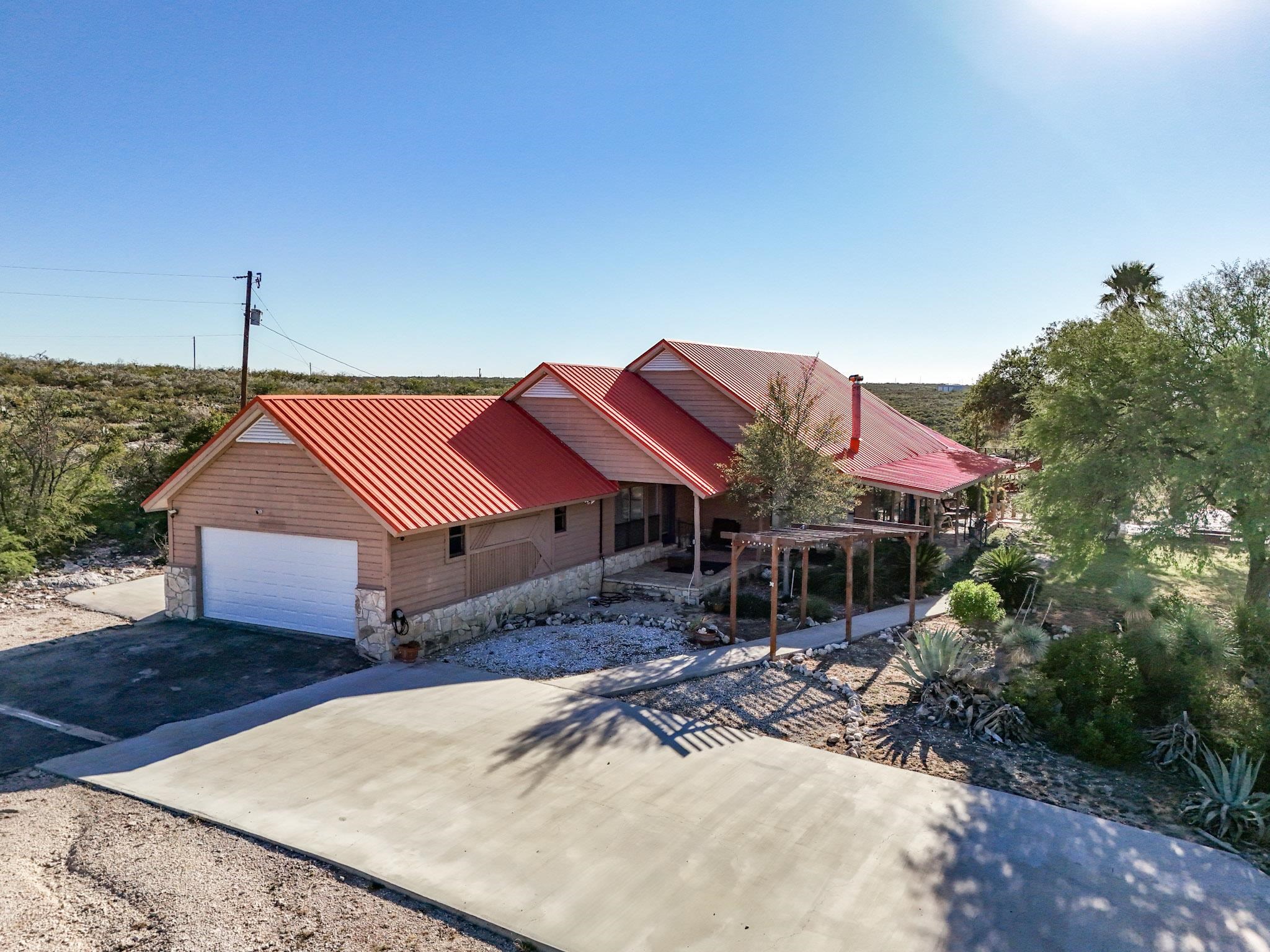 Image 2 of 50 For 585 Palomino