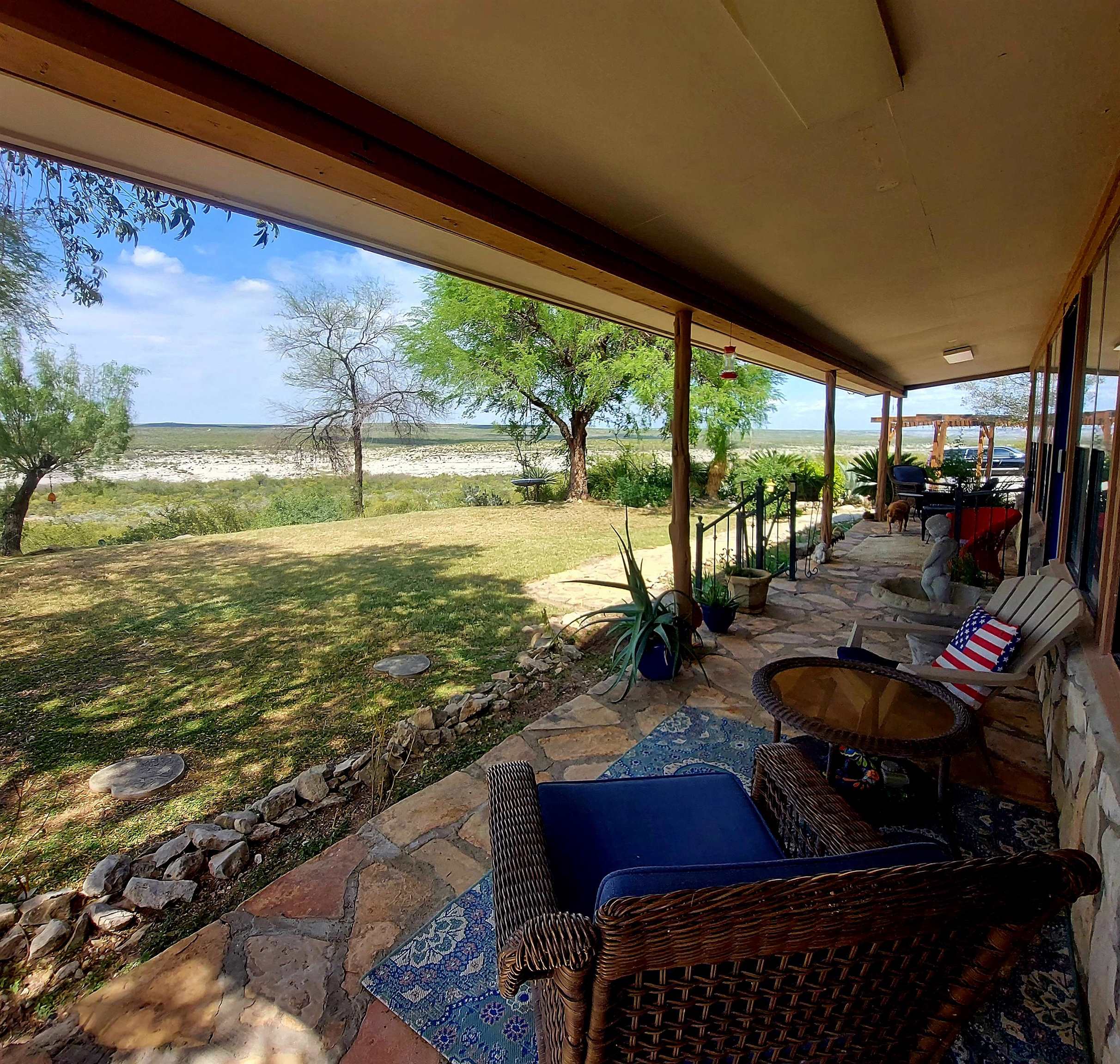 Image 3 of 50 For 585 Palomino