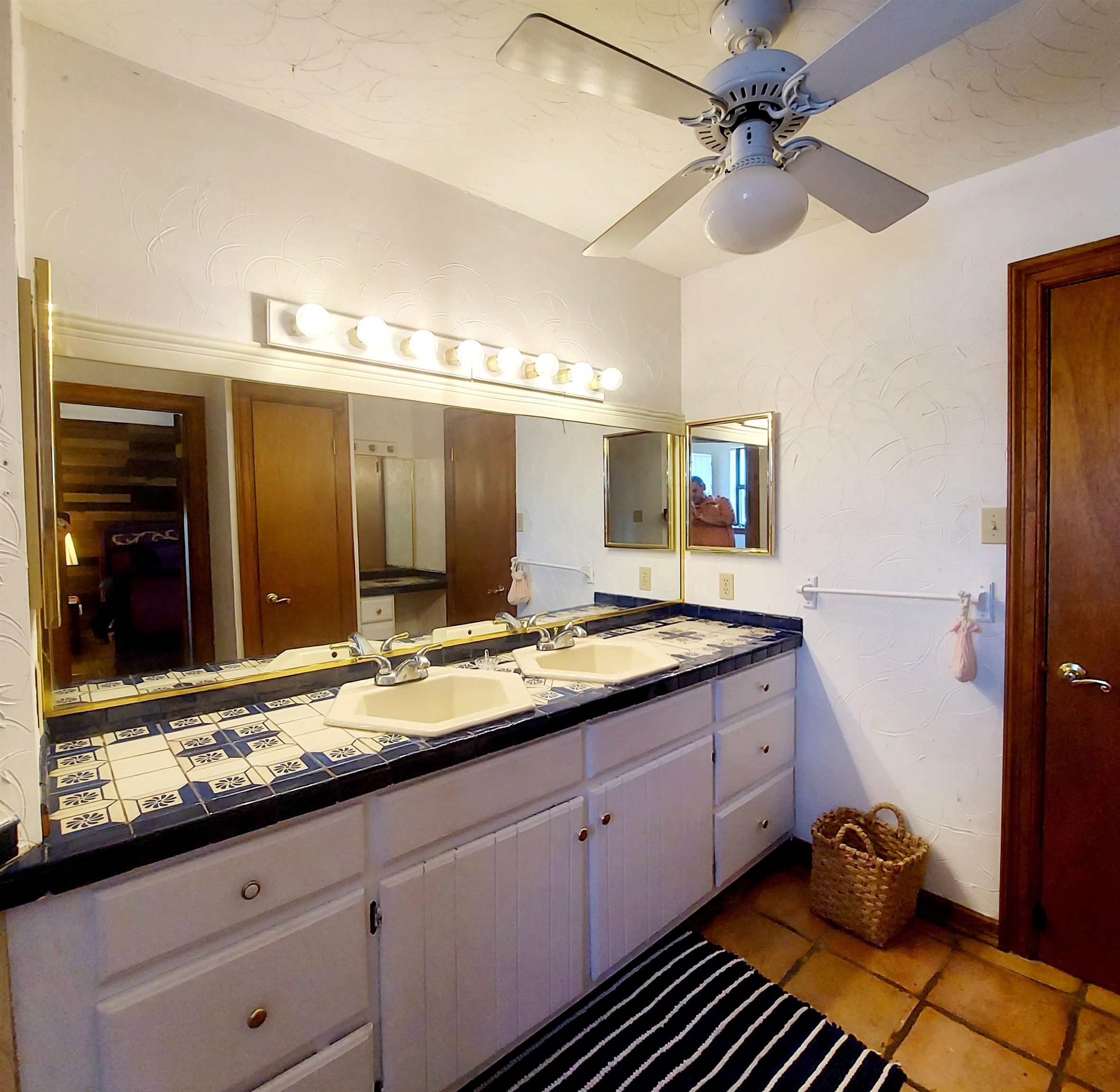 Image 30 of 50 For 585 Palomino