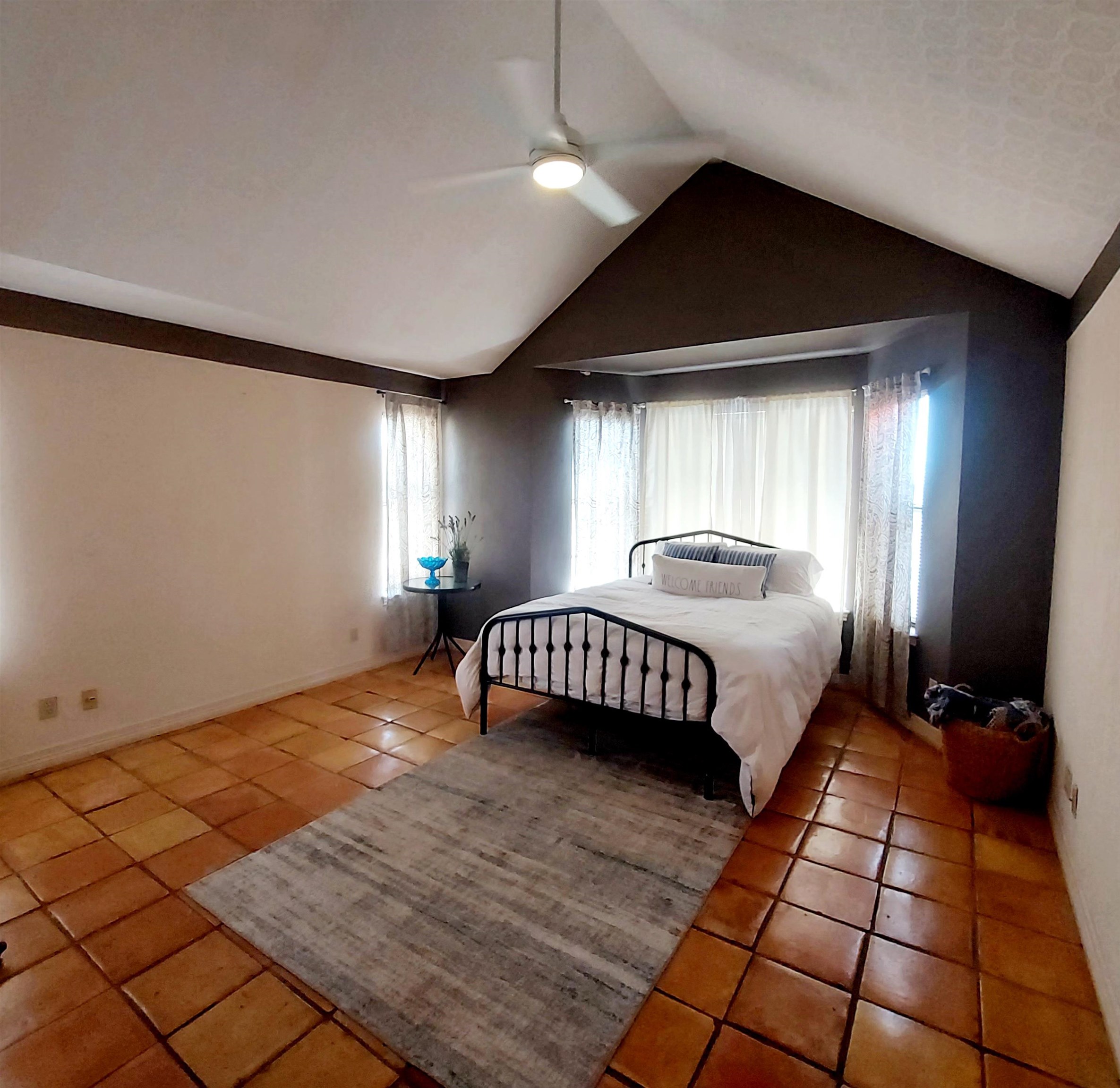 Image 32 of 50 For 585 Palomino