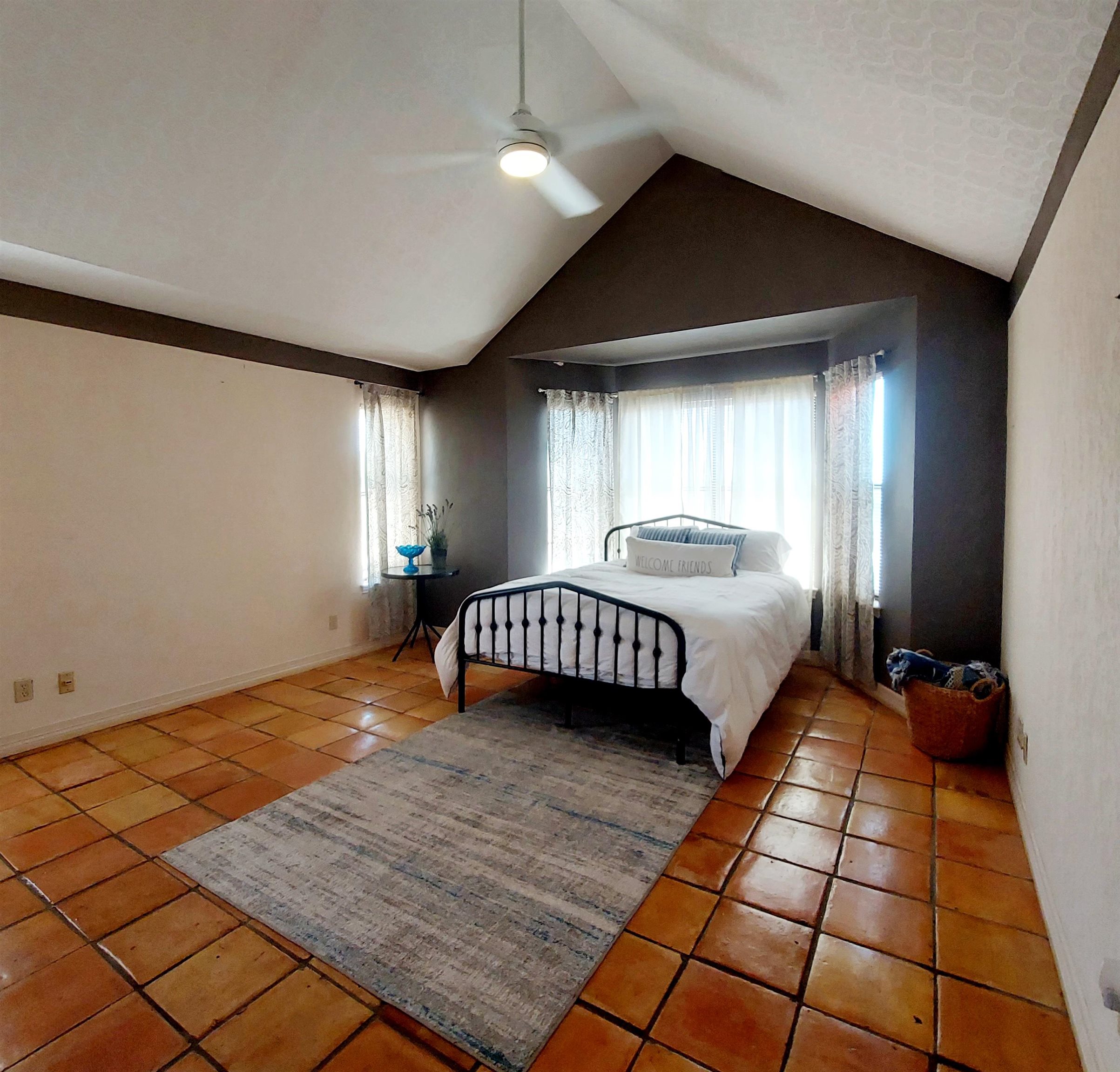 Image 33 of 50 For 585 Palomino